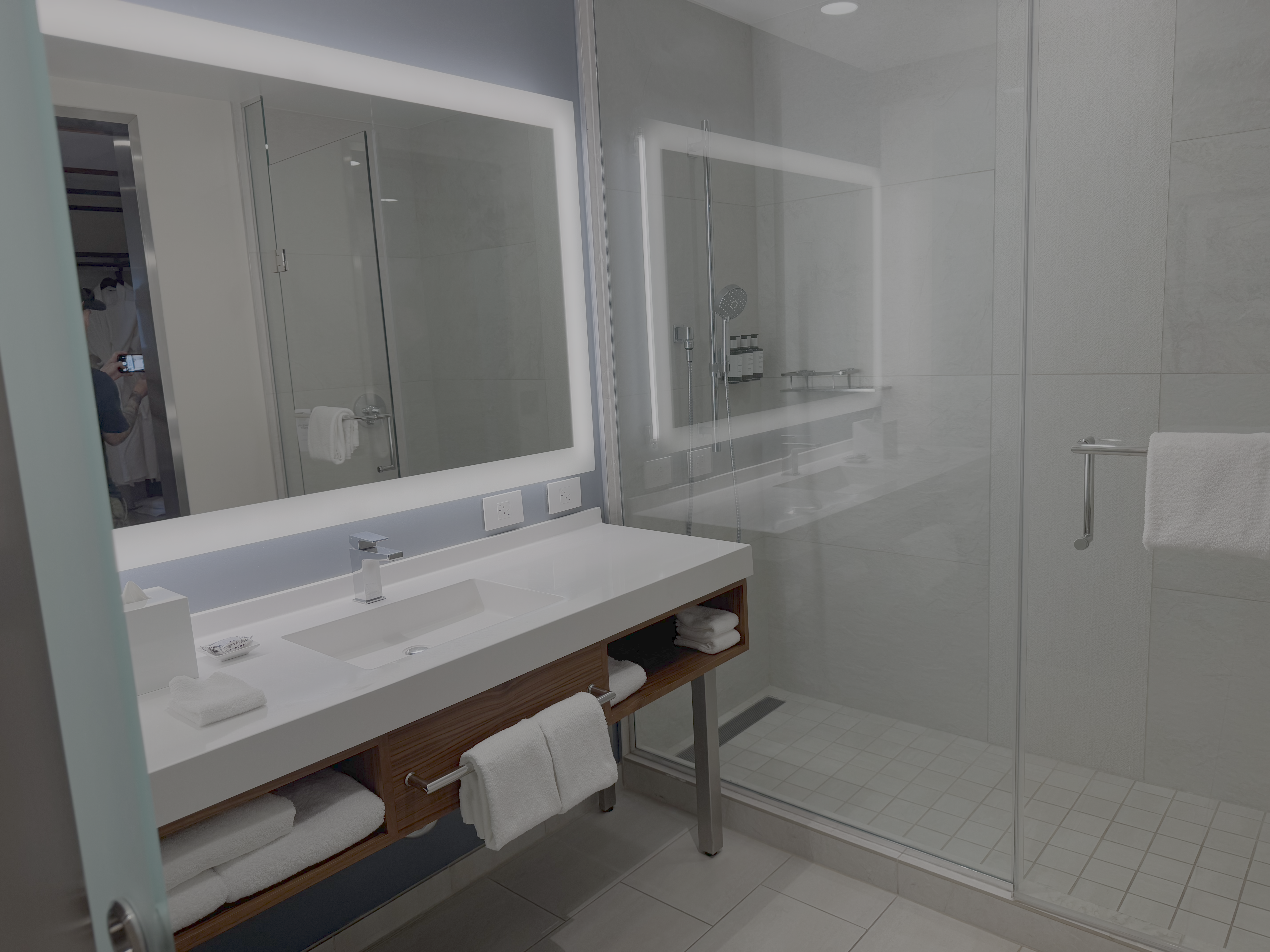 AC Hotel by Marriott Maui Wailea King Ocean View Suite bathroom