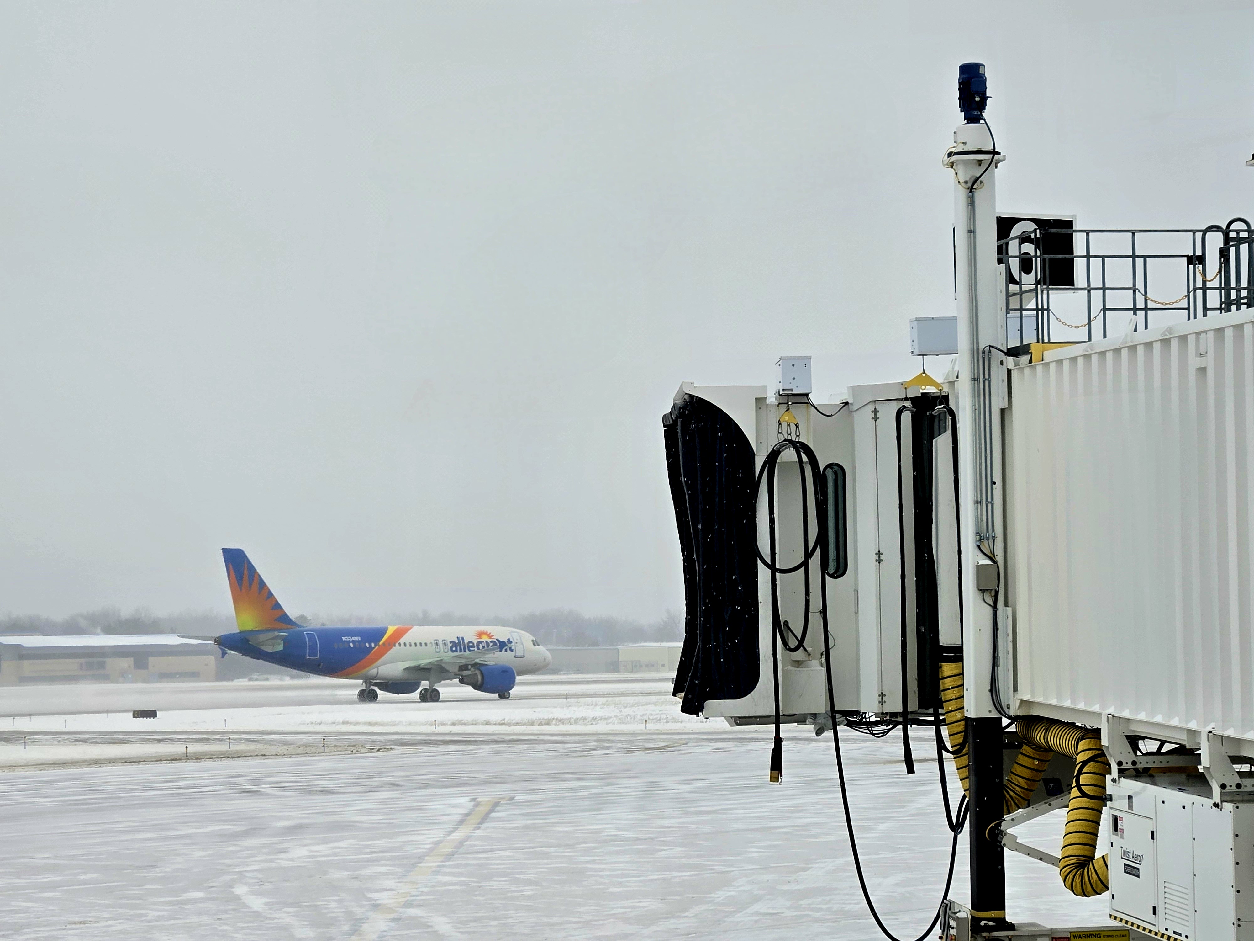 Allegiant Air departing in bad weather Allegiant Air departing in bad weather