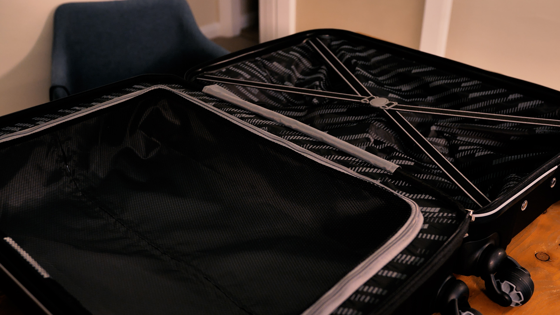 American Tourister Stratum Interior American Tourister Stratum Interior