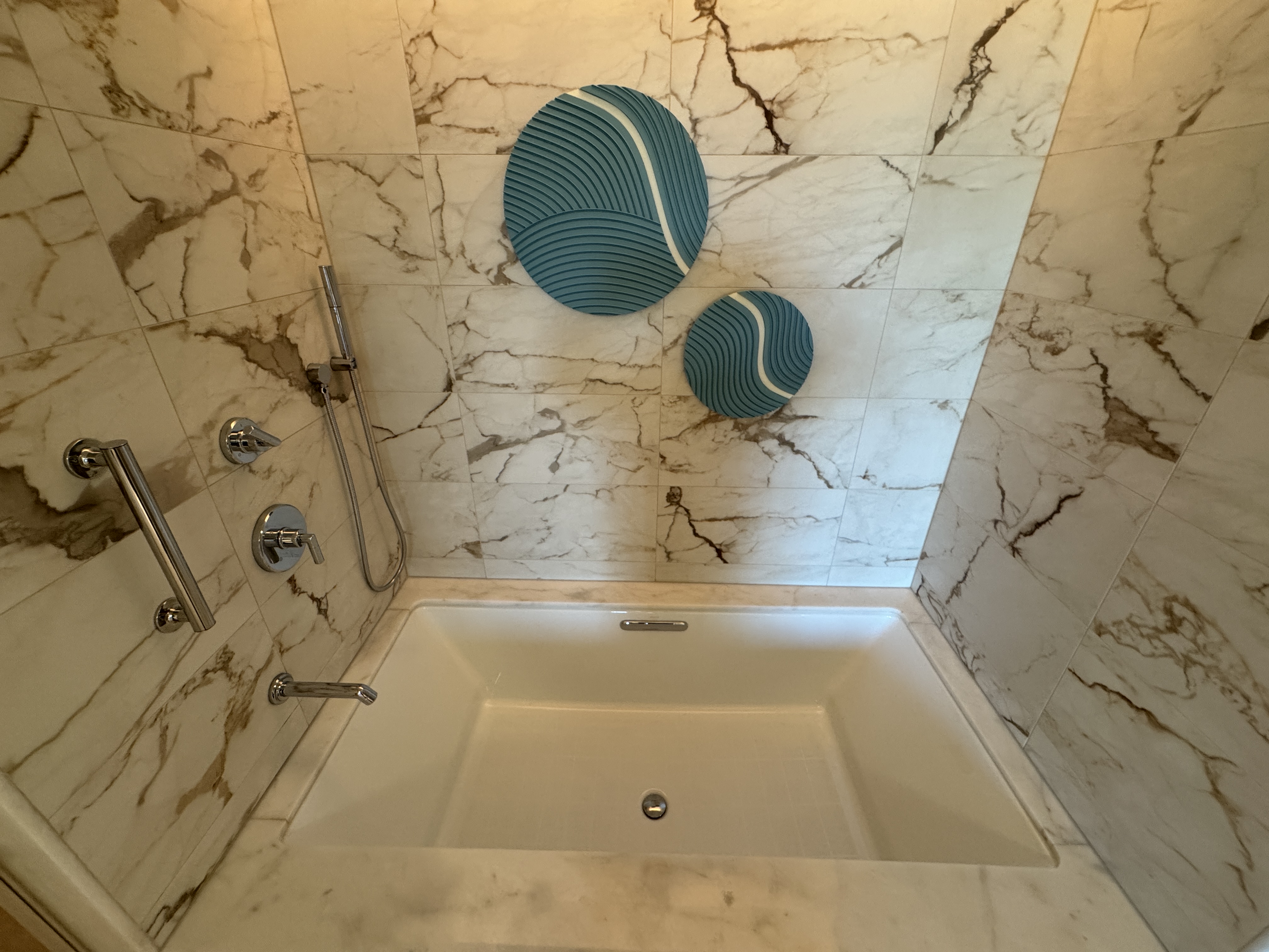 Conrad Orlando bathtub