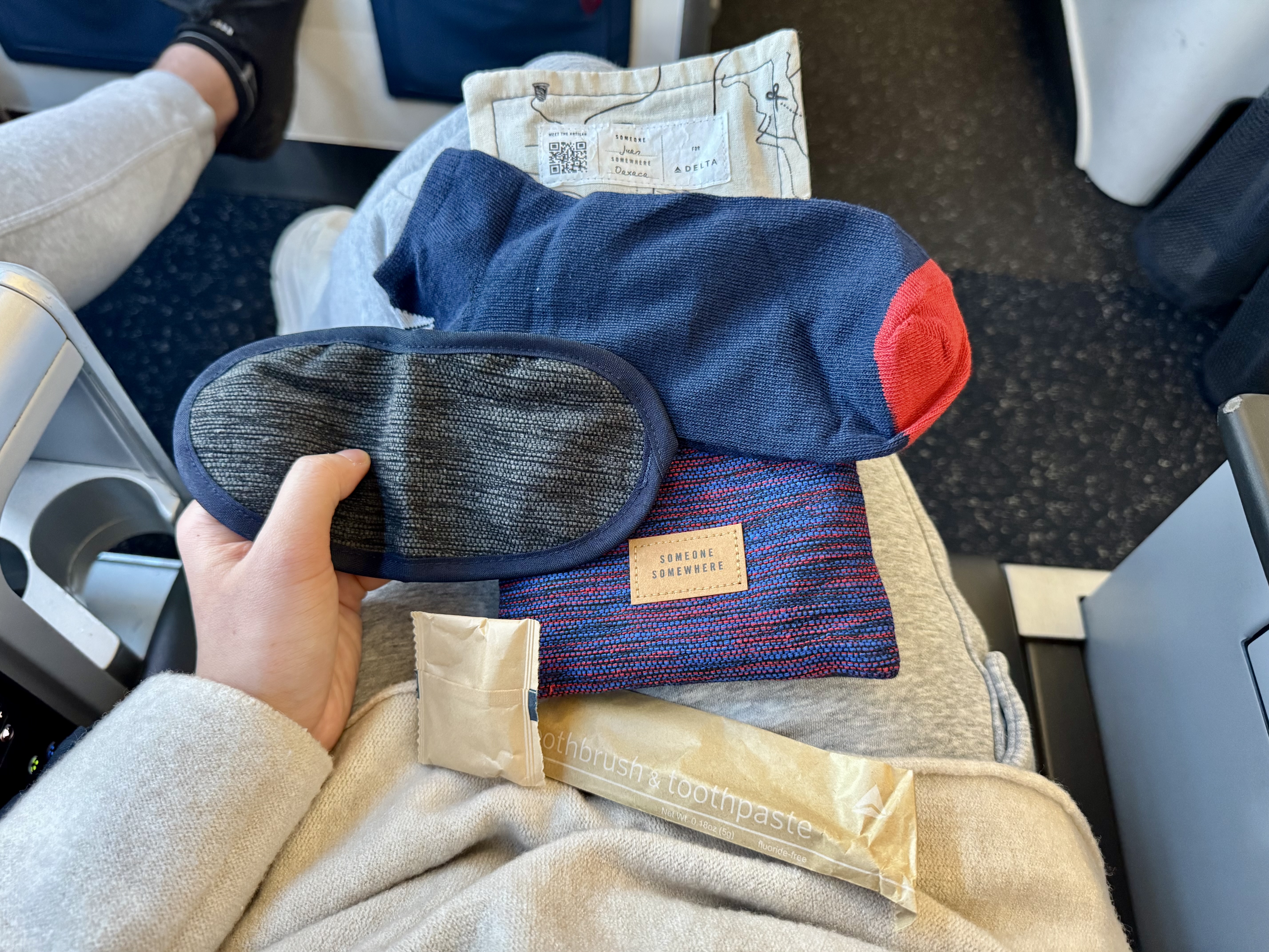 Delta Premium Select Inside Amenity Kit