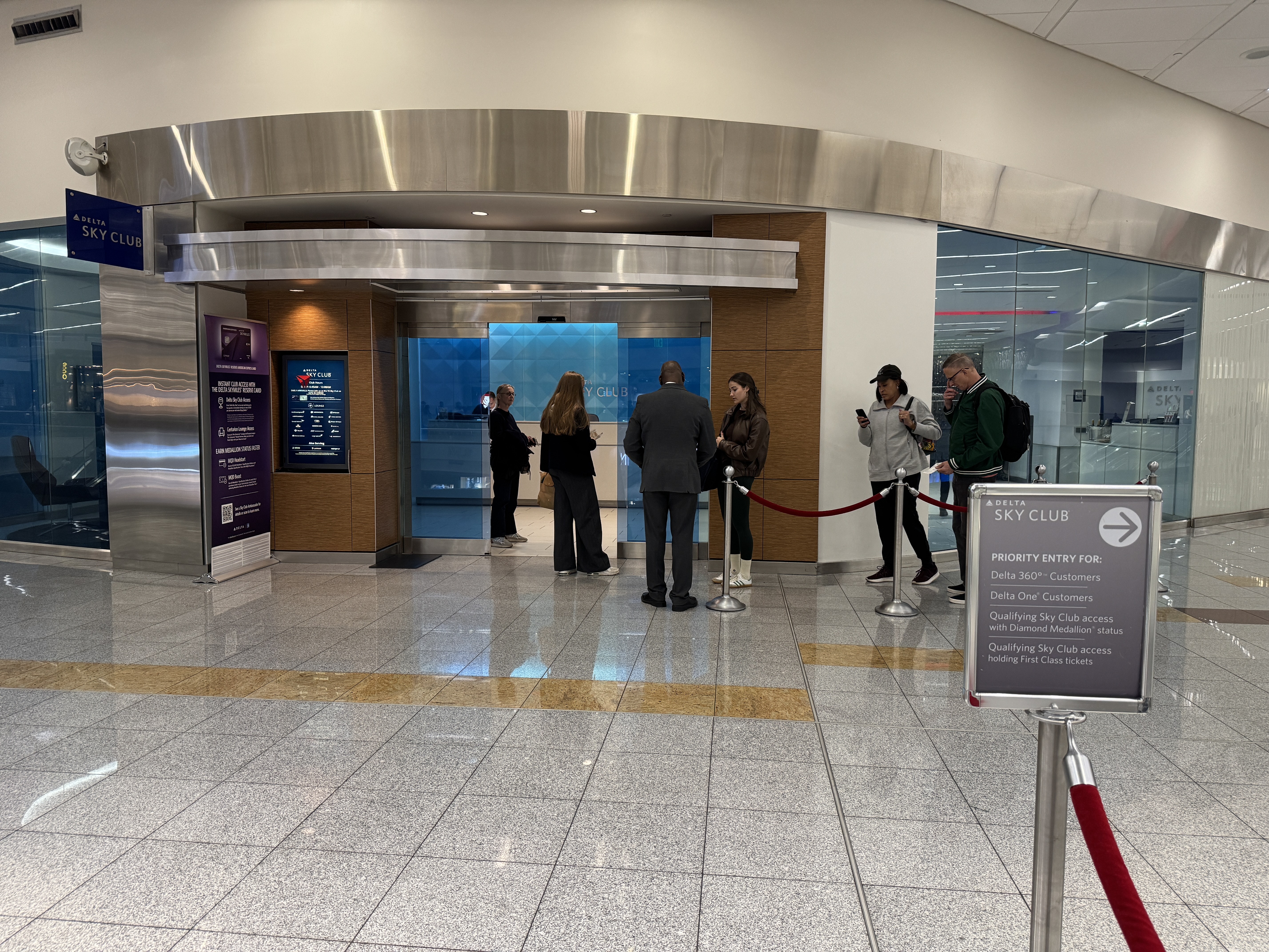 Delta Sky Club JFK A bar Delta Sky Club ATL International entrance