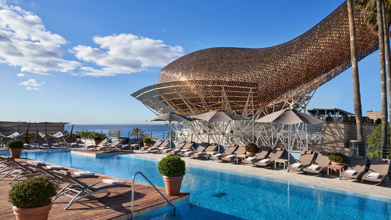 Hotel Arts Barcelona swimming pool overlooking Frank Gehry statue