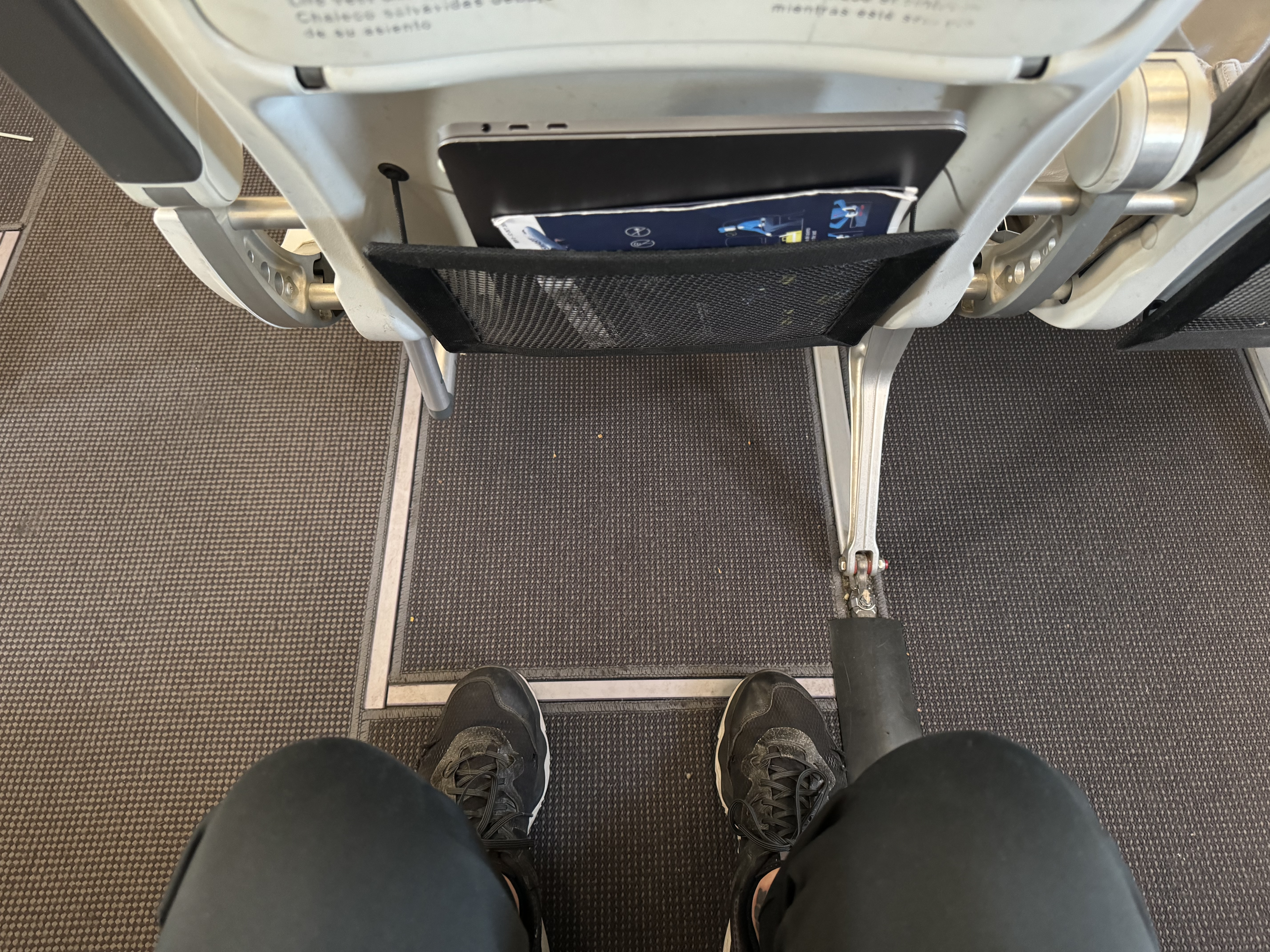 JetSmart A320 seat pitch exit row