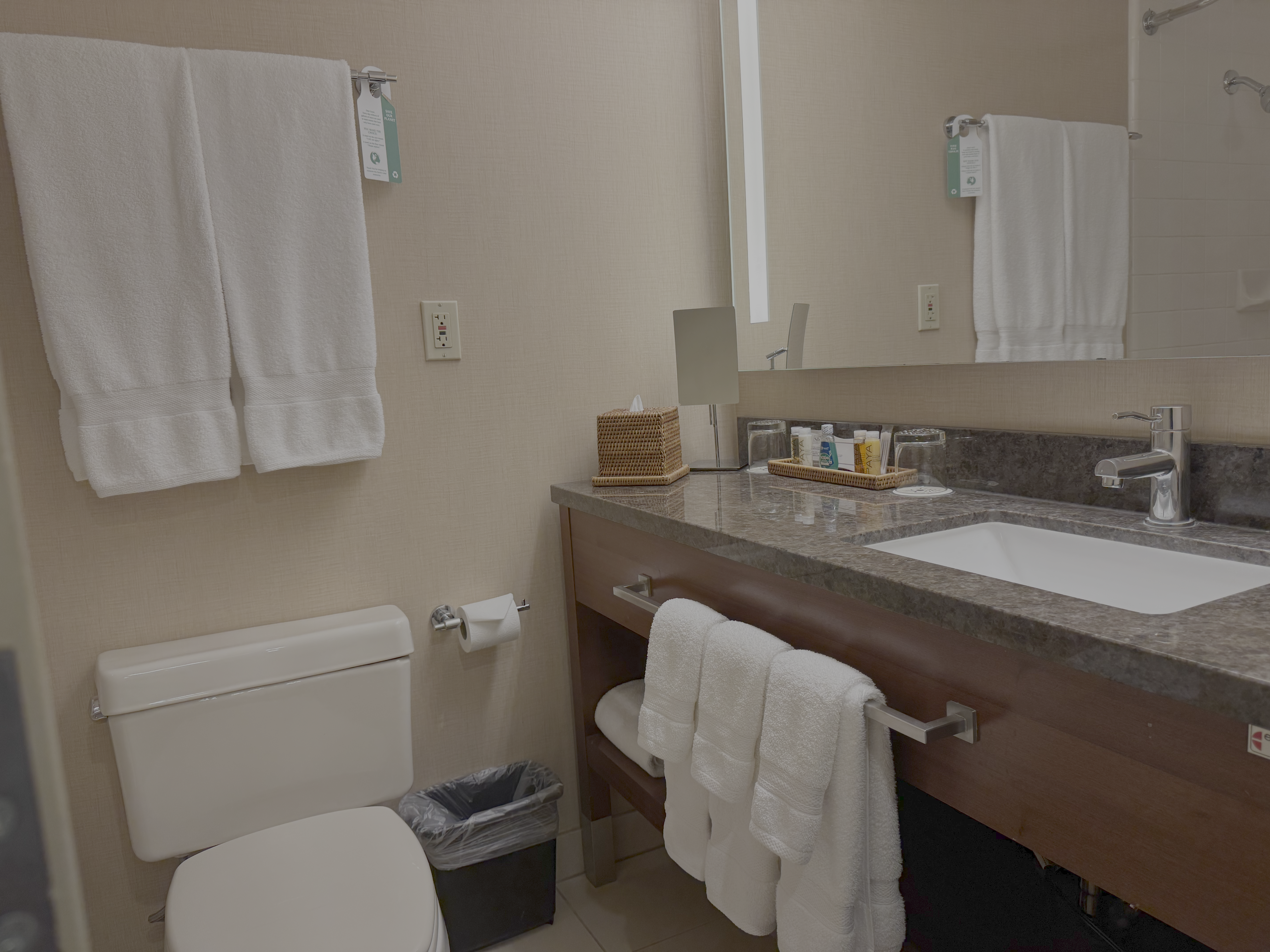 Maui Coast Hotel Kihei bathroom