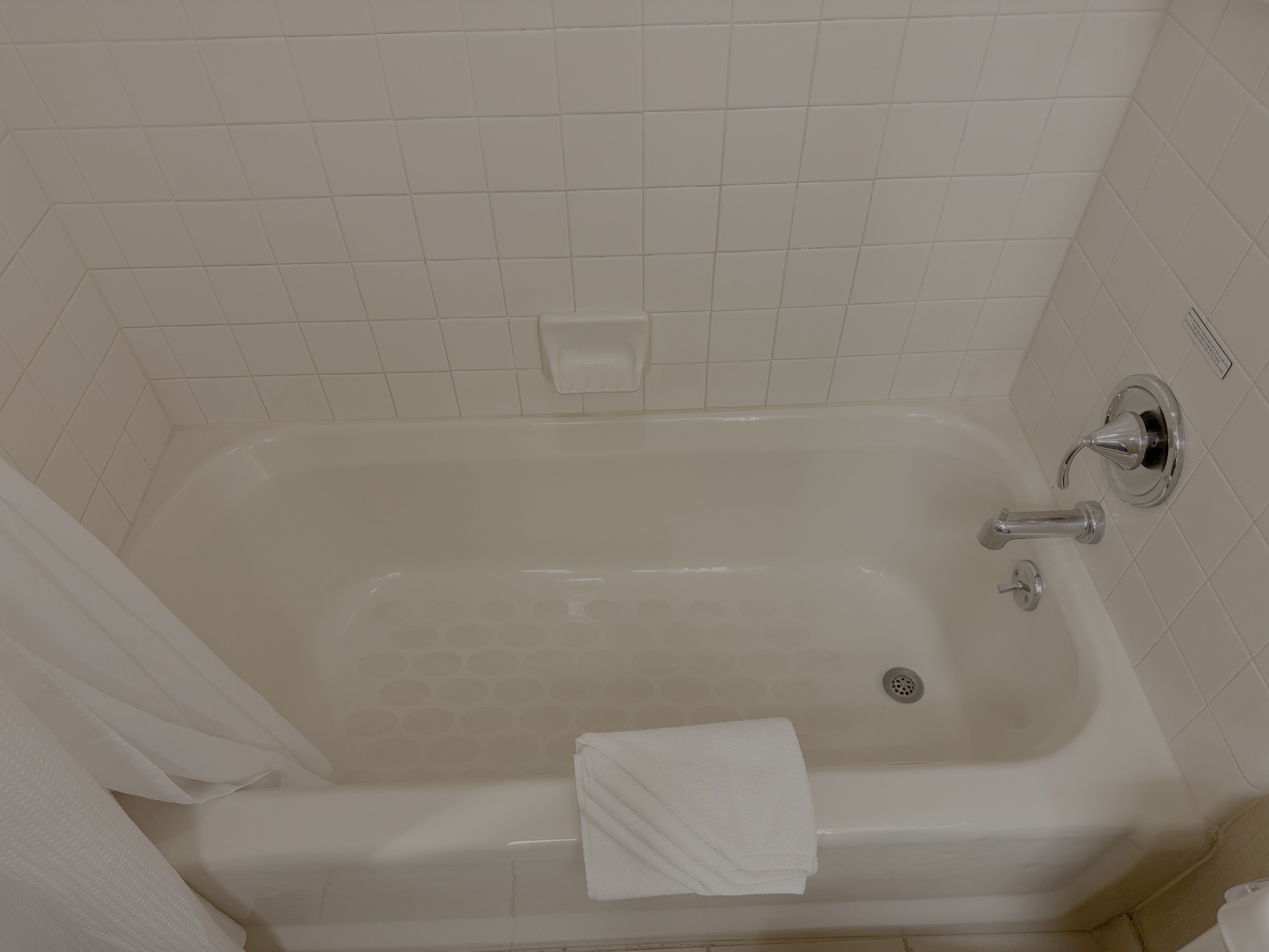 Maui Coast Hotel Kihei bathtub