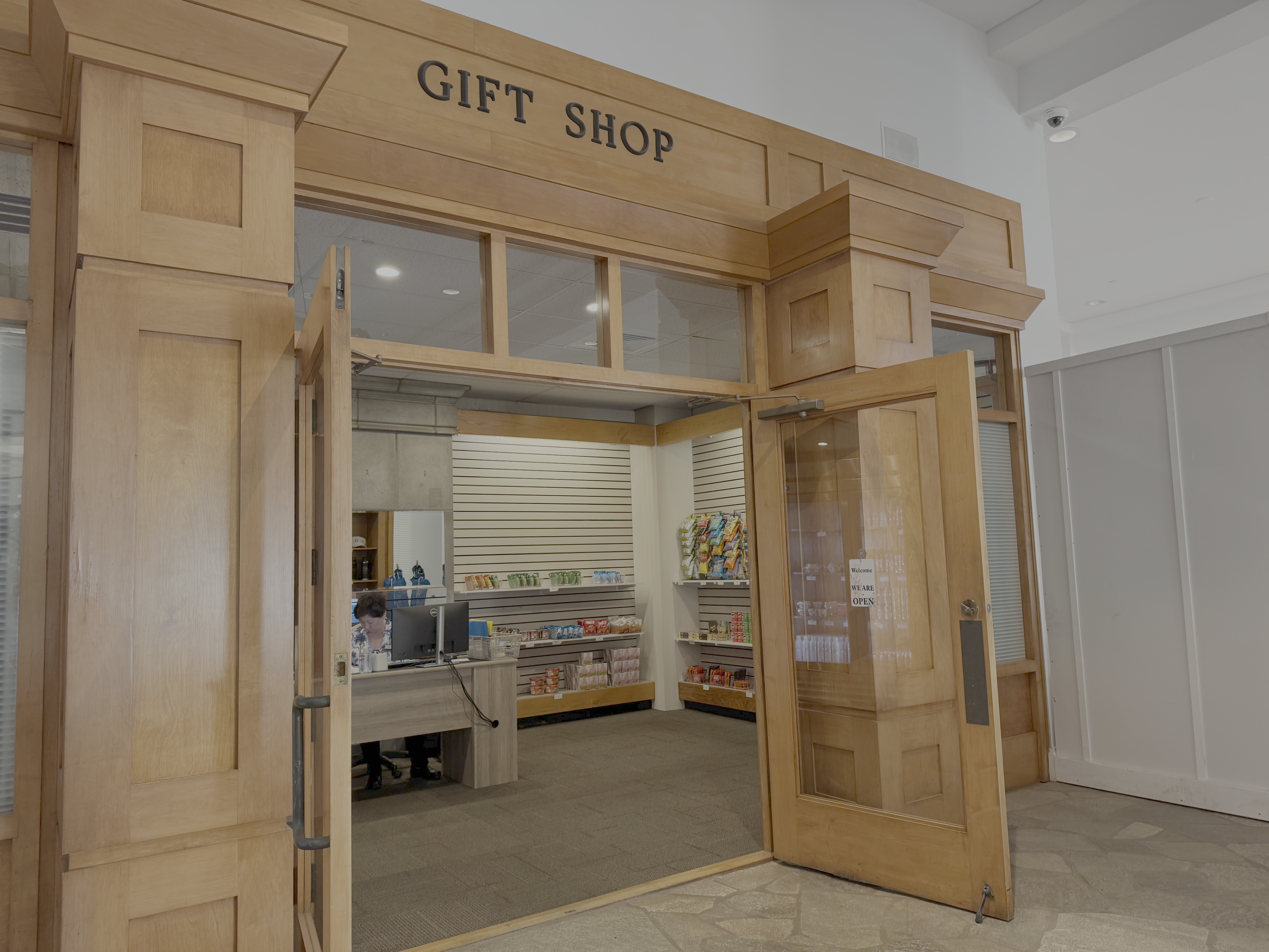 Maui Coast Hotel Kihei gift shop