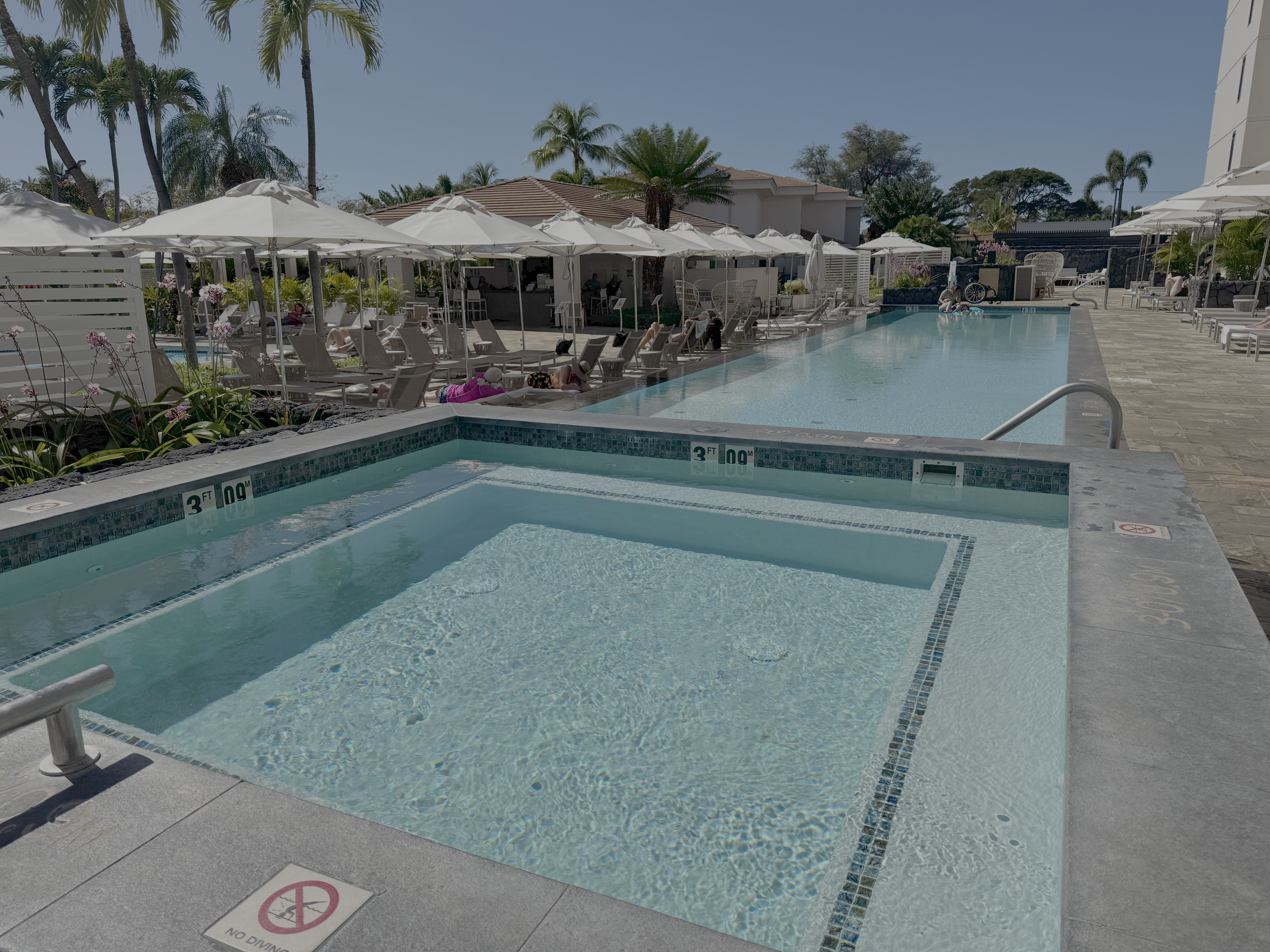 Maui Coast Hotel Kihei saltwater pool hot tub