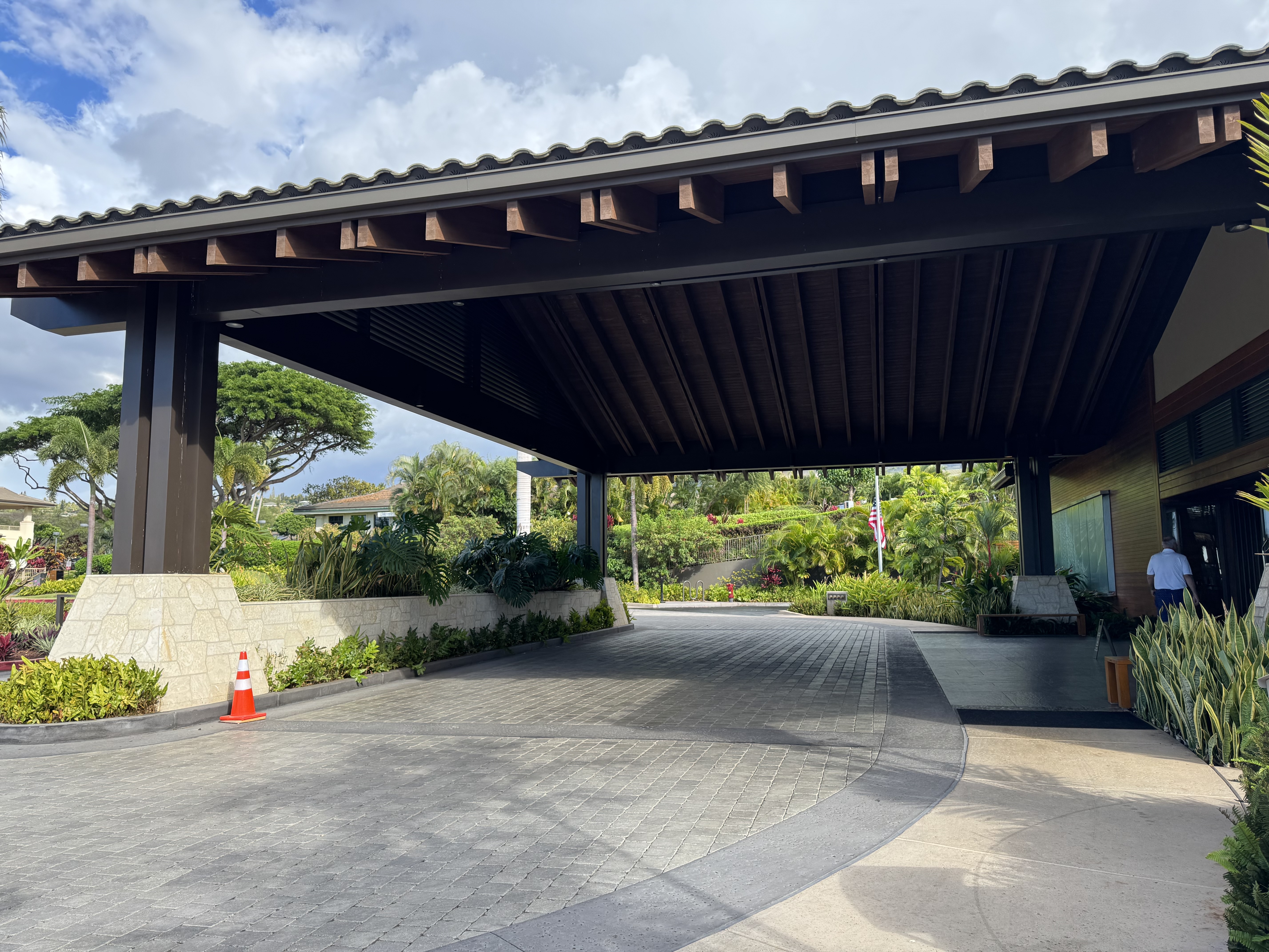 AC Hotel by Marriott Maui Wailea covered car entry