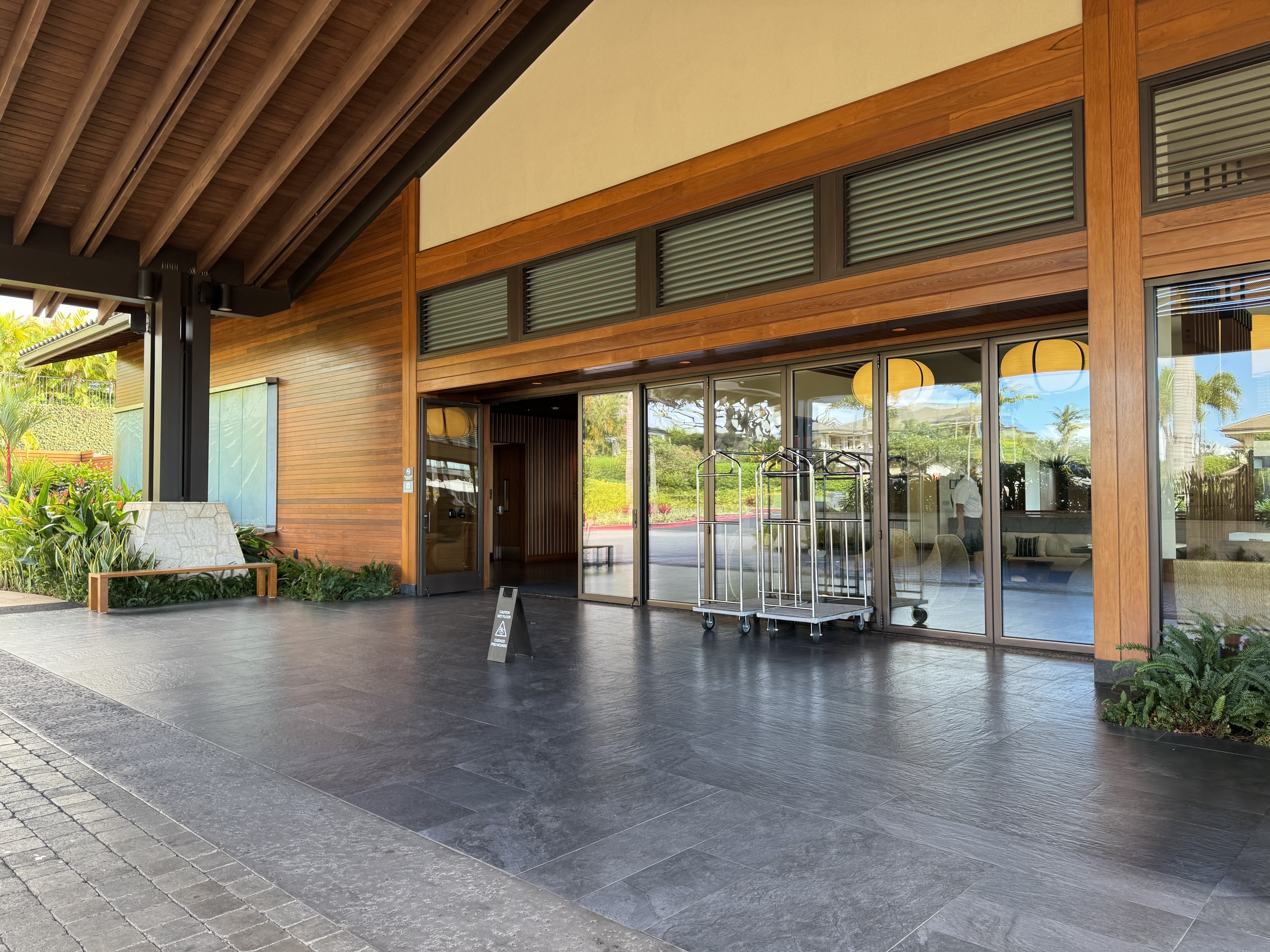 AC Hotel by Marriott Maui Wailea entry