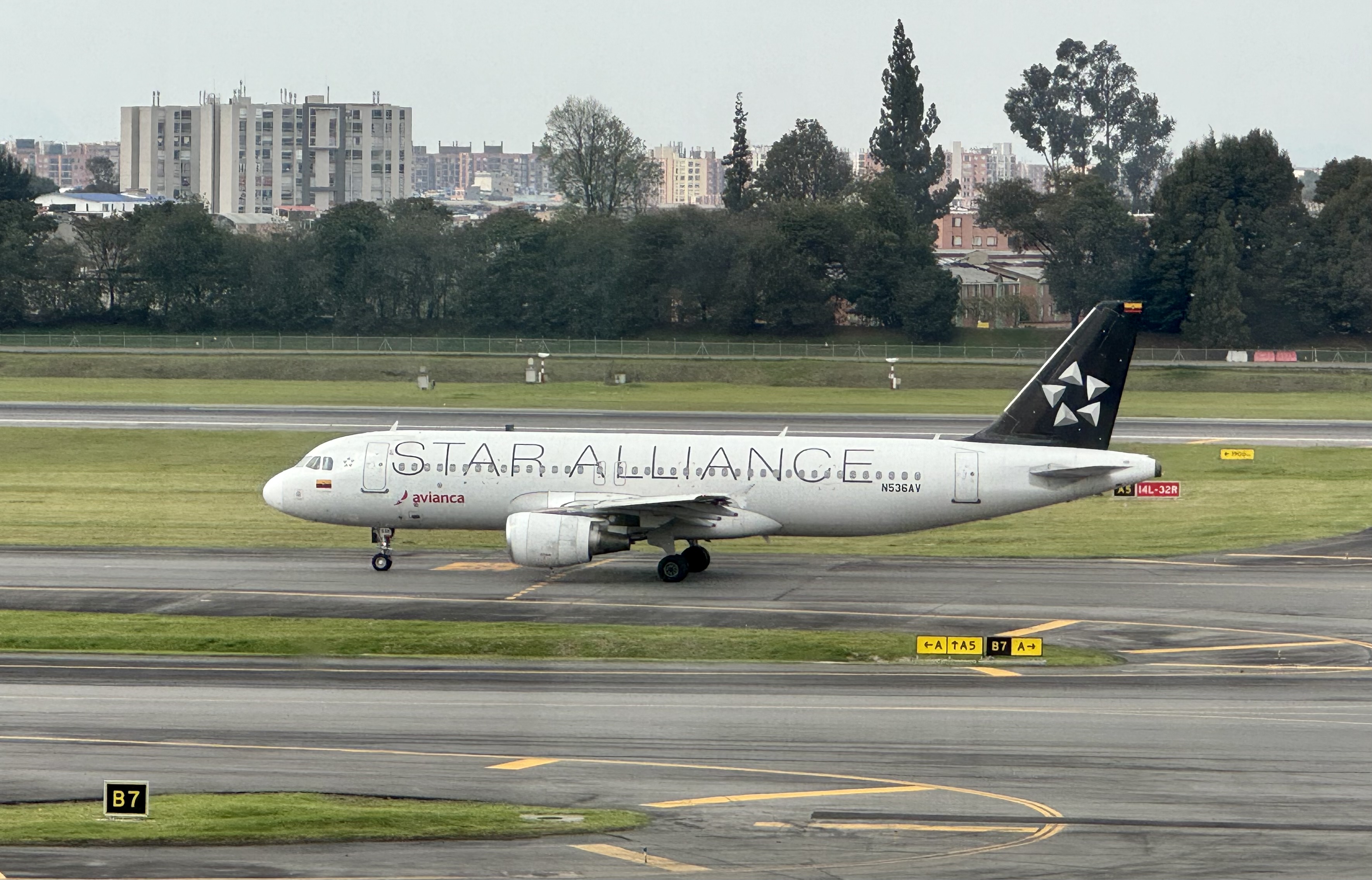 An Avianca Airbus A320 adorning the Star Alliance livery An Avianca Airbus A320 adorning the Star Alliance livery