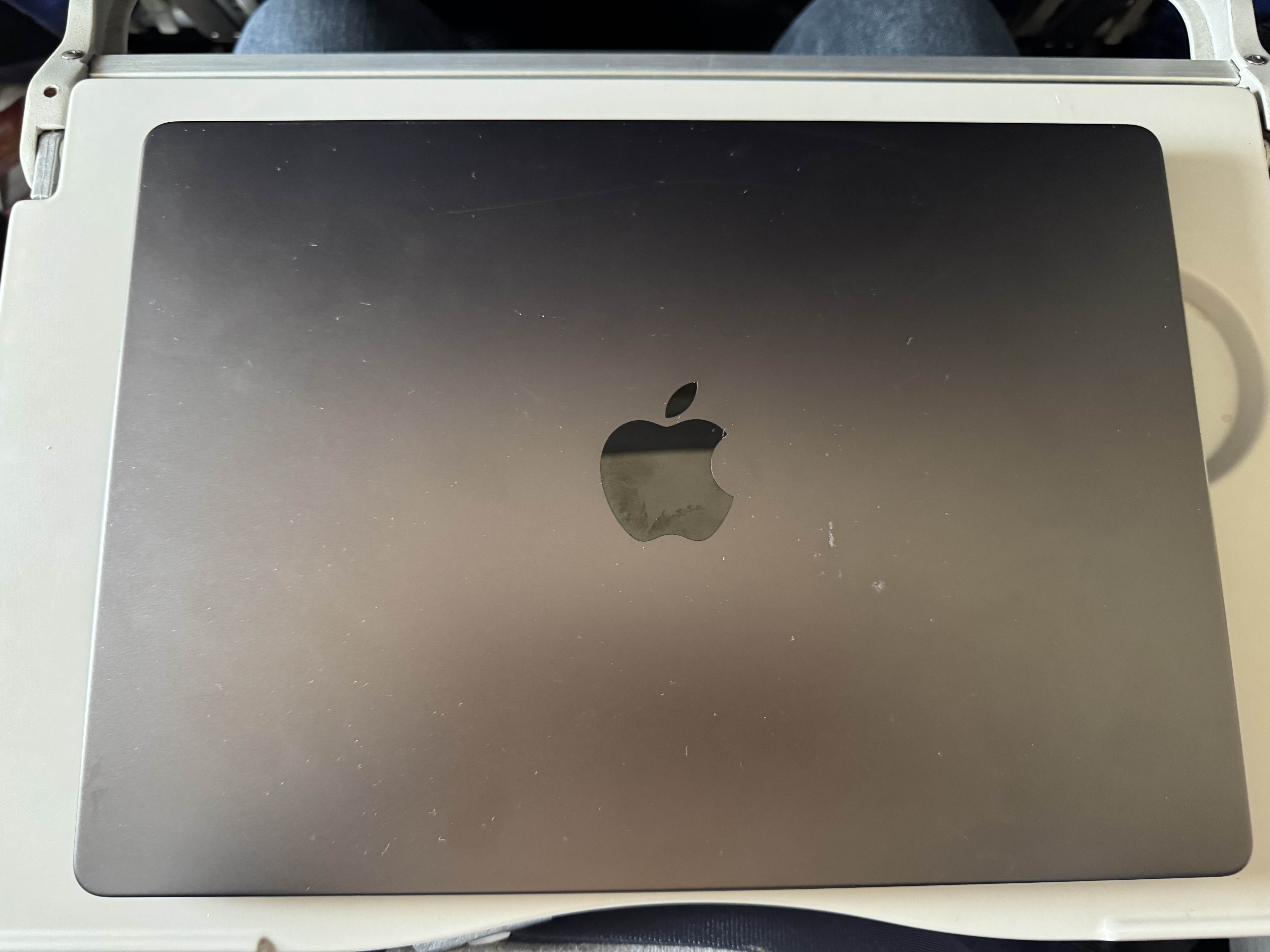 Avelo Airlines B737 7 laptop on tray table Avelo Airlines B737 7 laptop on tray table