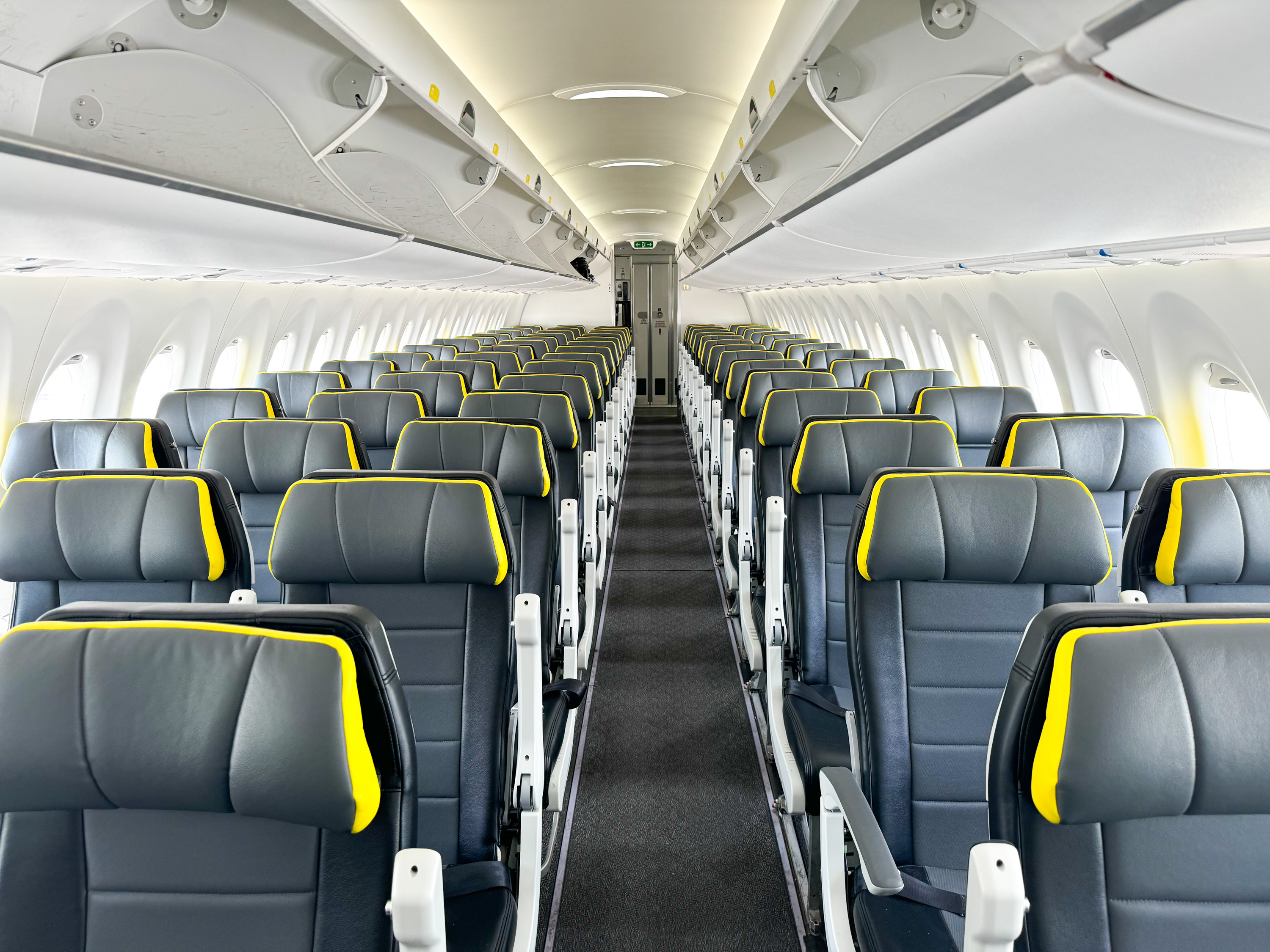 Breeze Airways MCO BTV A220 aisle