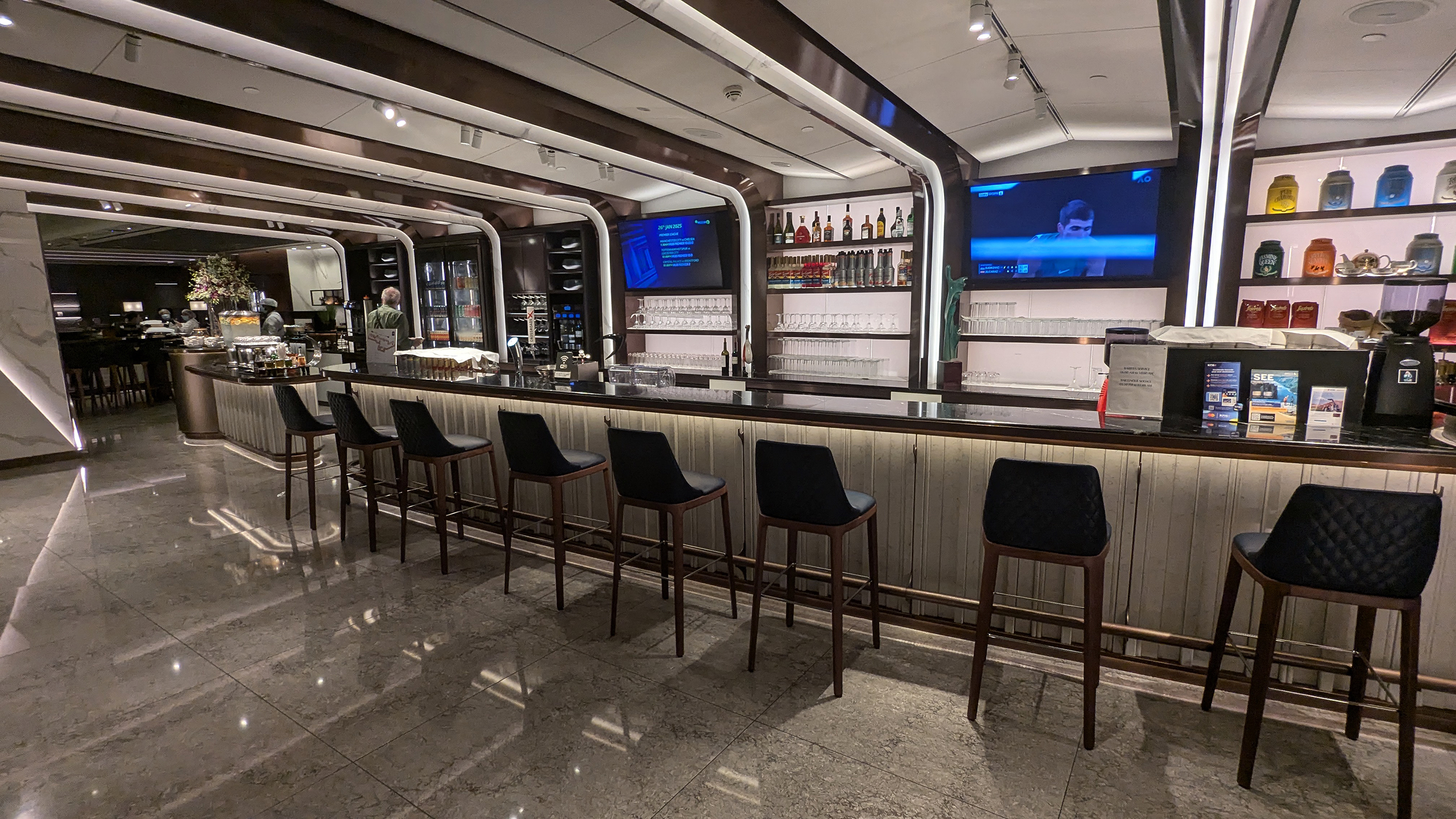 Changi T3 Silverkris business class lounge bar