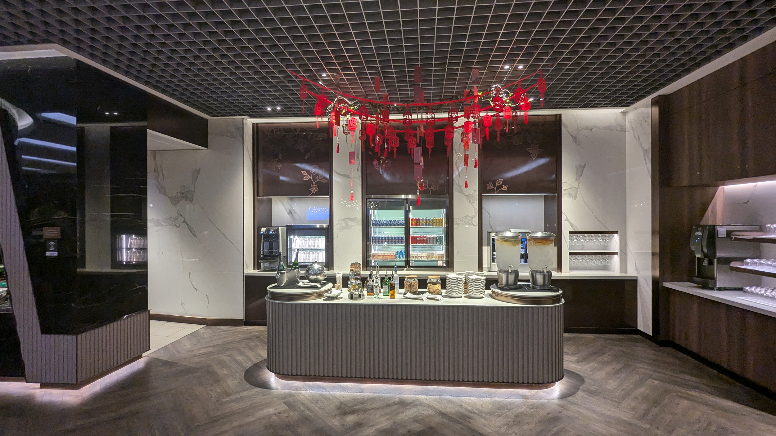 Changi T3 Silverkris business class lounge drinks station