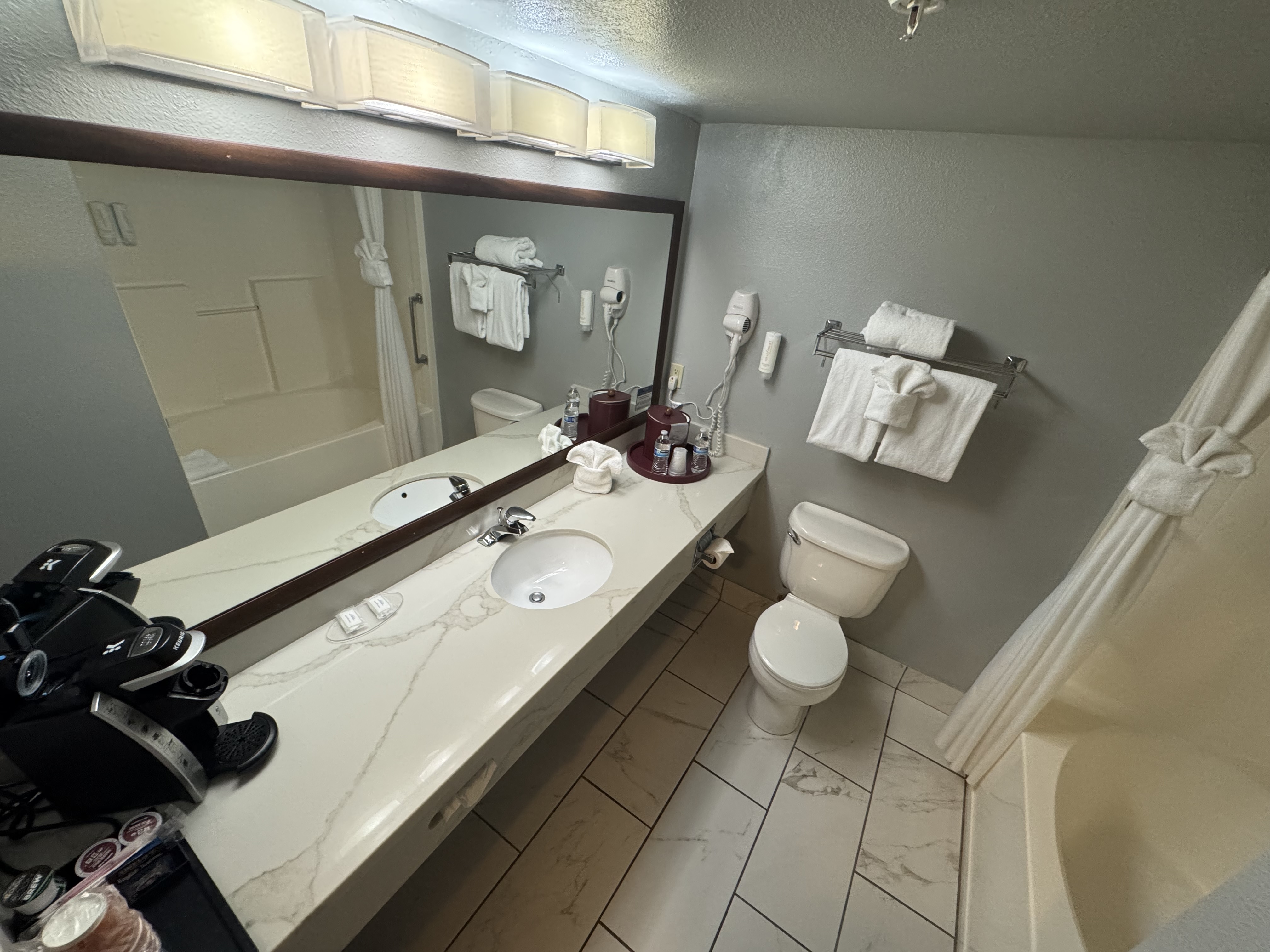 Choice Clarion Hotel by Humboldt Bay bathroom sink coffee