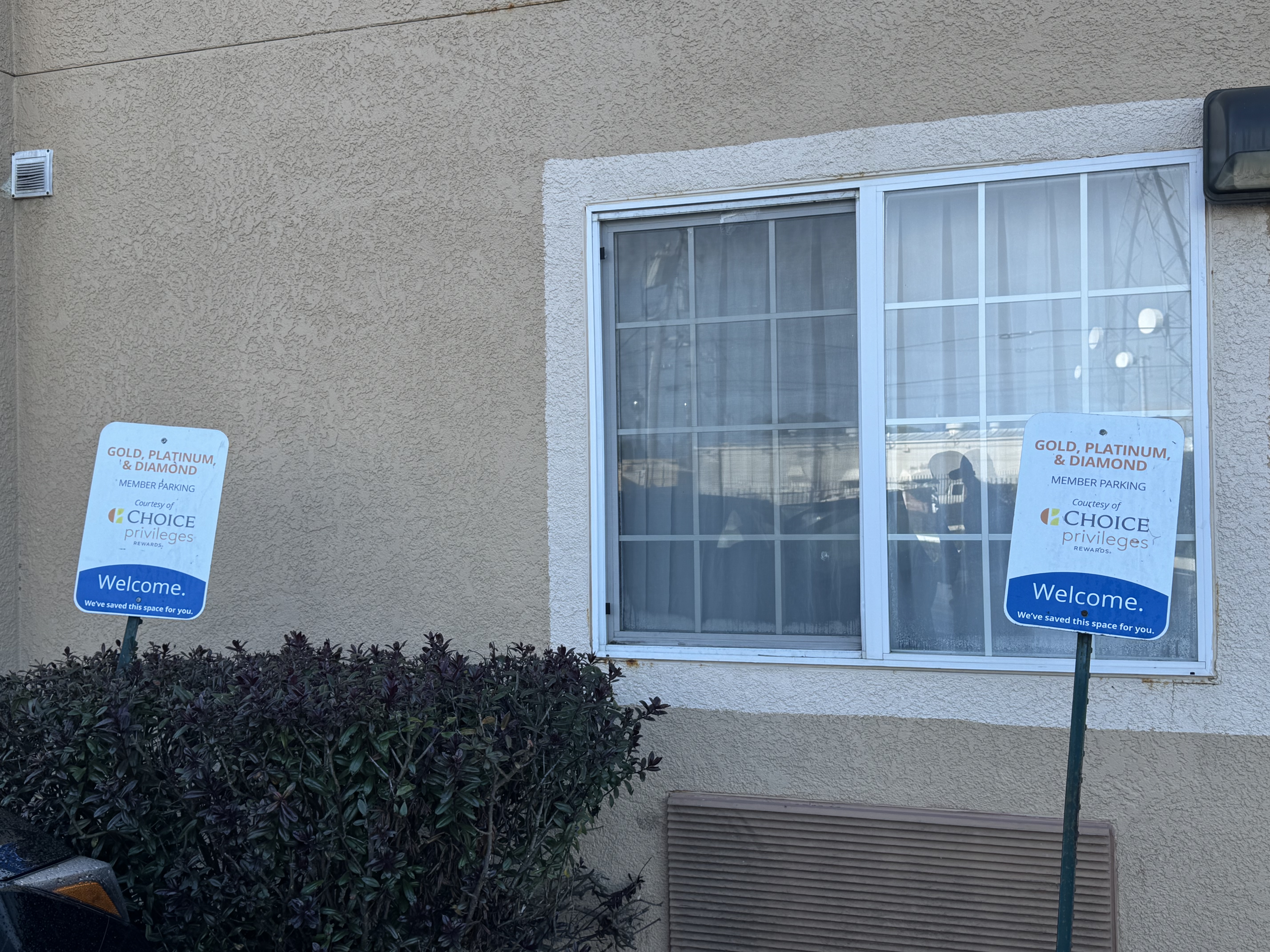 Choice Clarion Hotel by Humboldt Bay elite parking