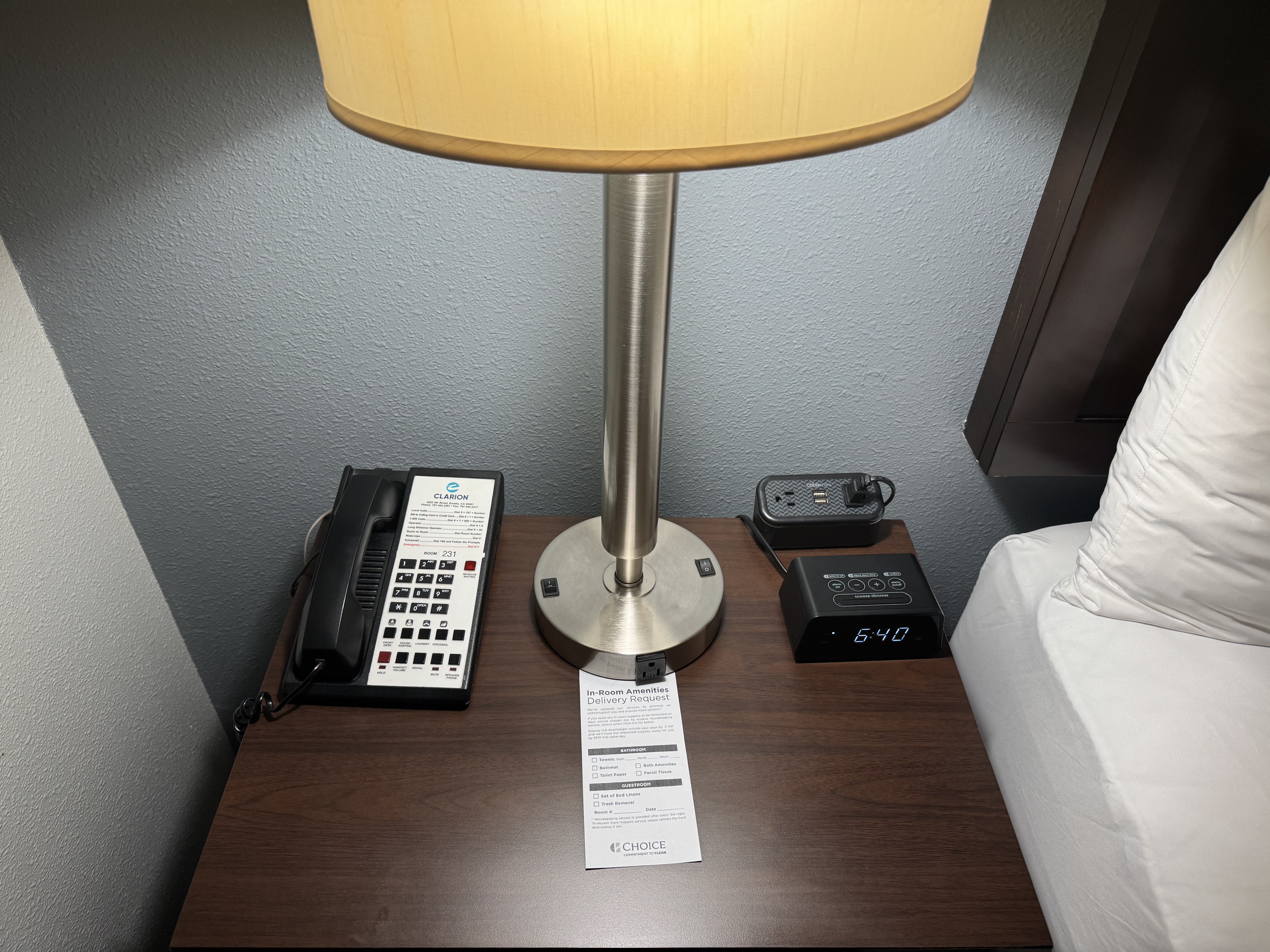 Choice Clarion Hotel by Humboldt Bay nightstand lamp