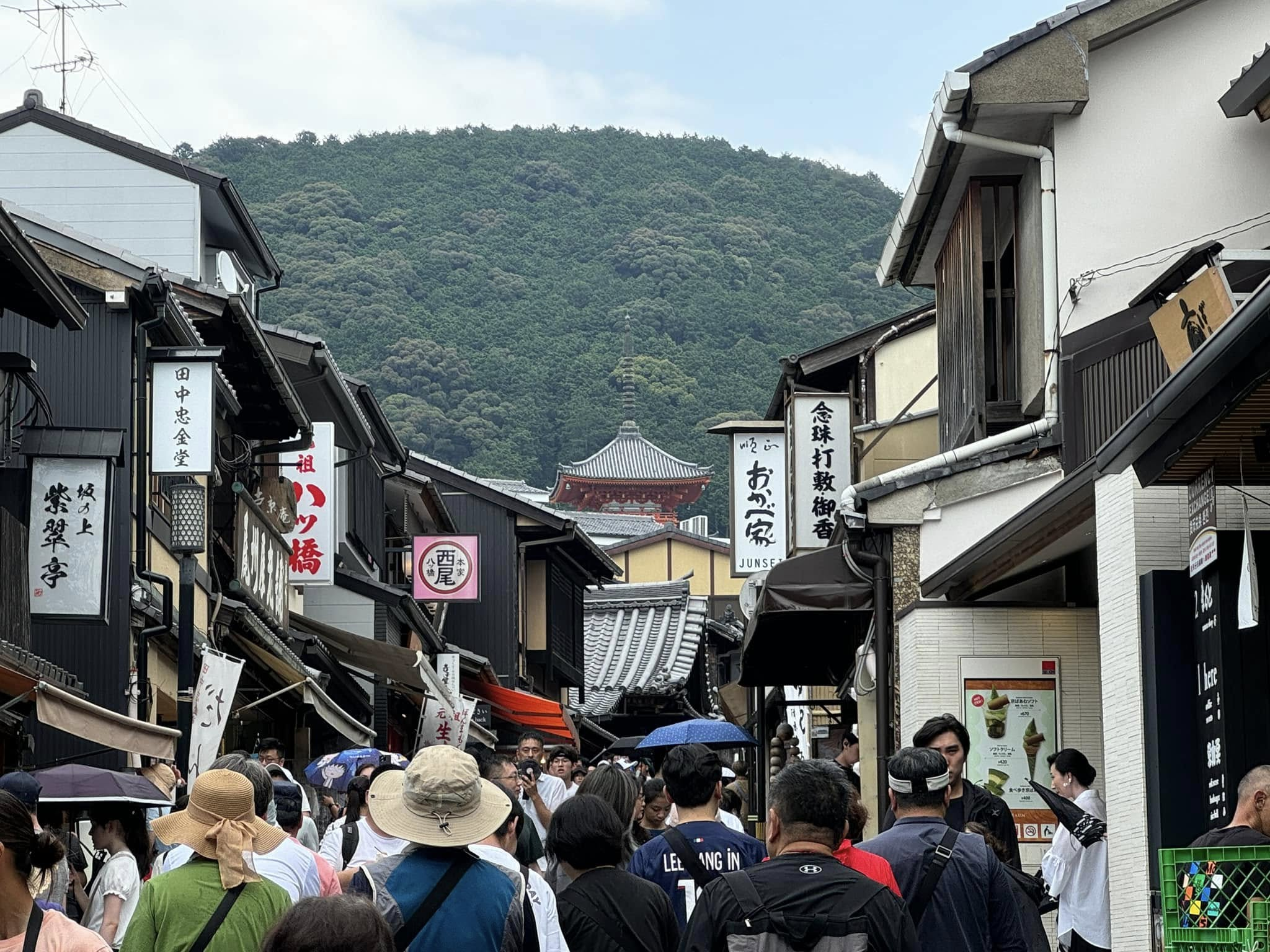 Crowds in Kyoto Crowds in Kyoto