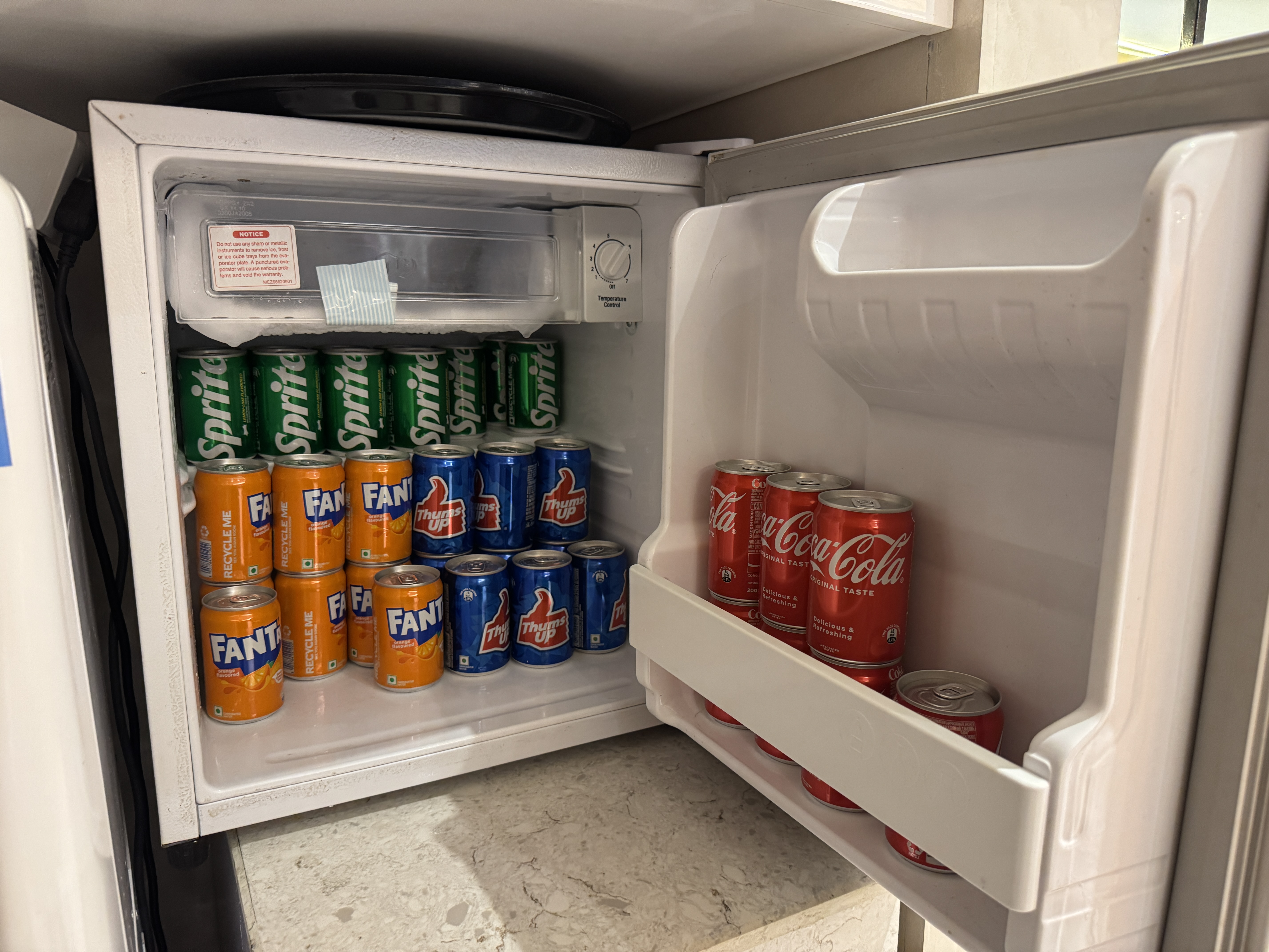Encalm Lounge GOX soda fridge Encalm Lounge GOX soda fridge