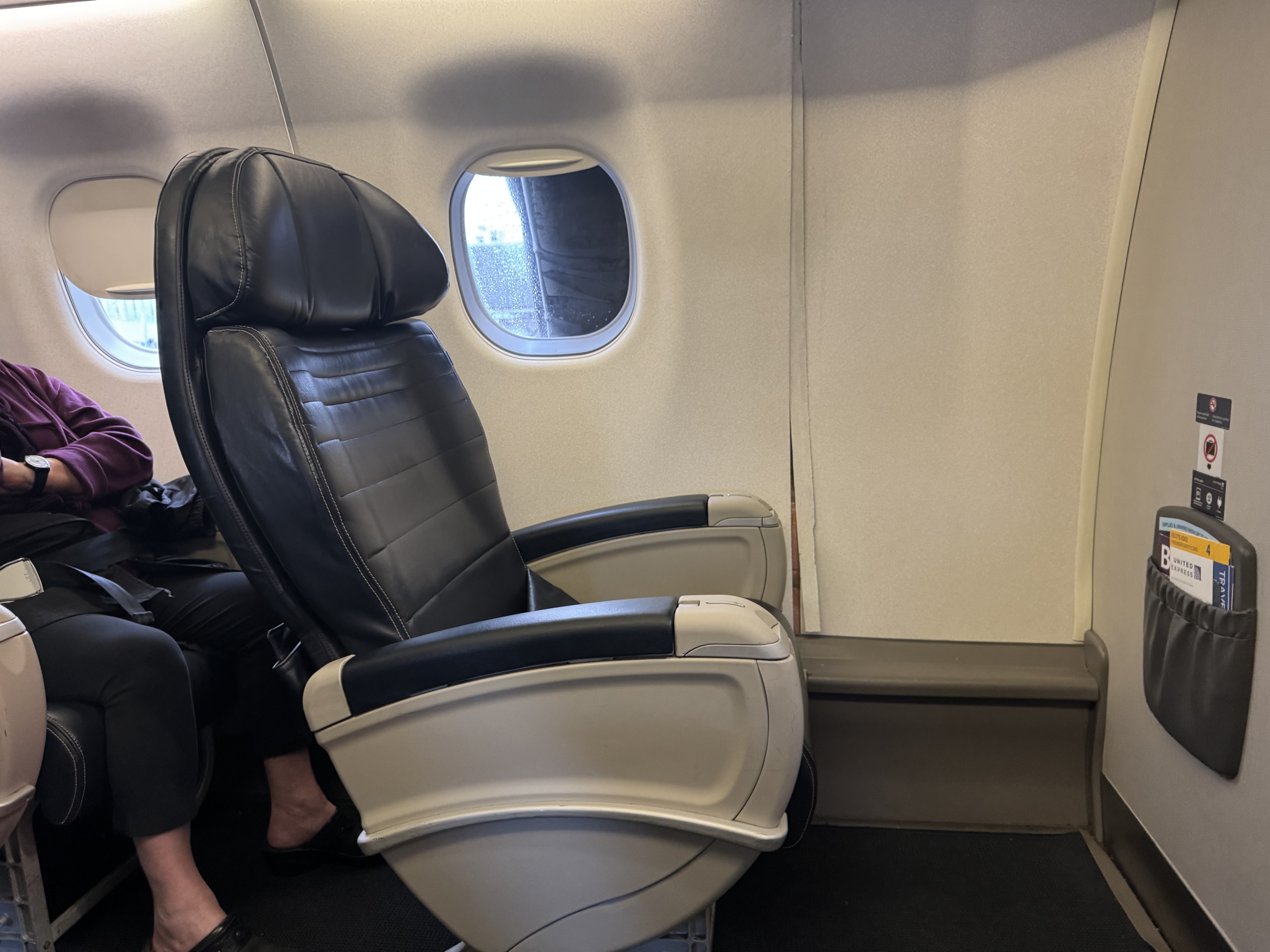 First class single seat United Express ERJ175 First class single seat United Express ERJ175