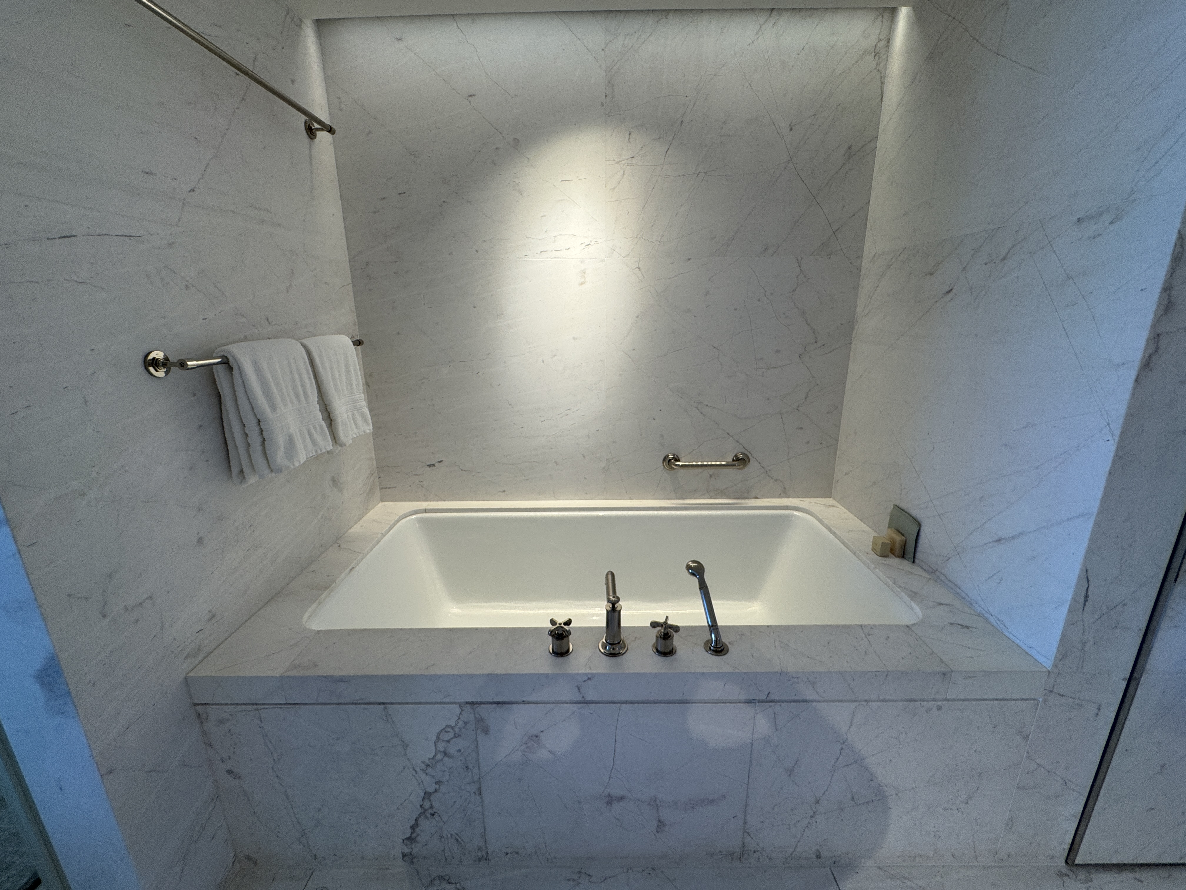 Four Seasons Surf Club Bath Tub Four Seasons Surf Club Bath Tub