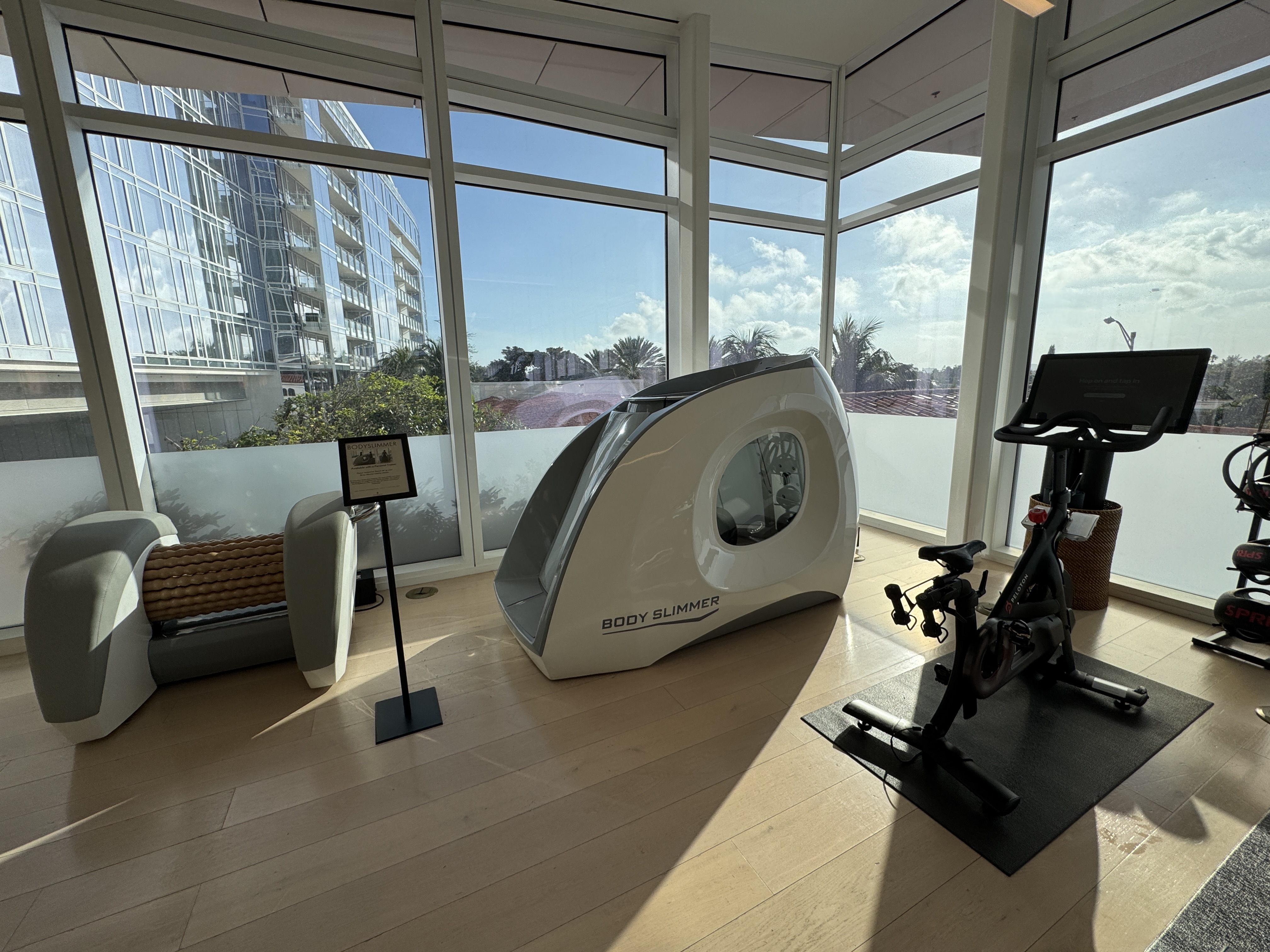 Four Seasons Surf Club Fitness body slimmer Four Seasons Surf Club Fitness body slimmer