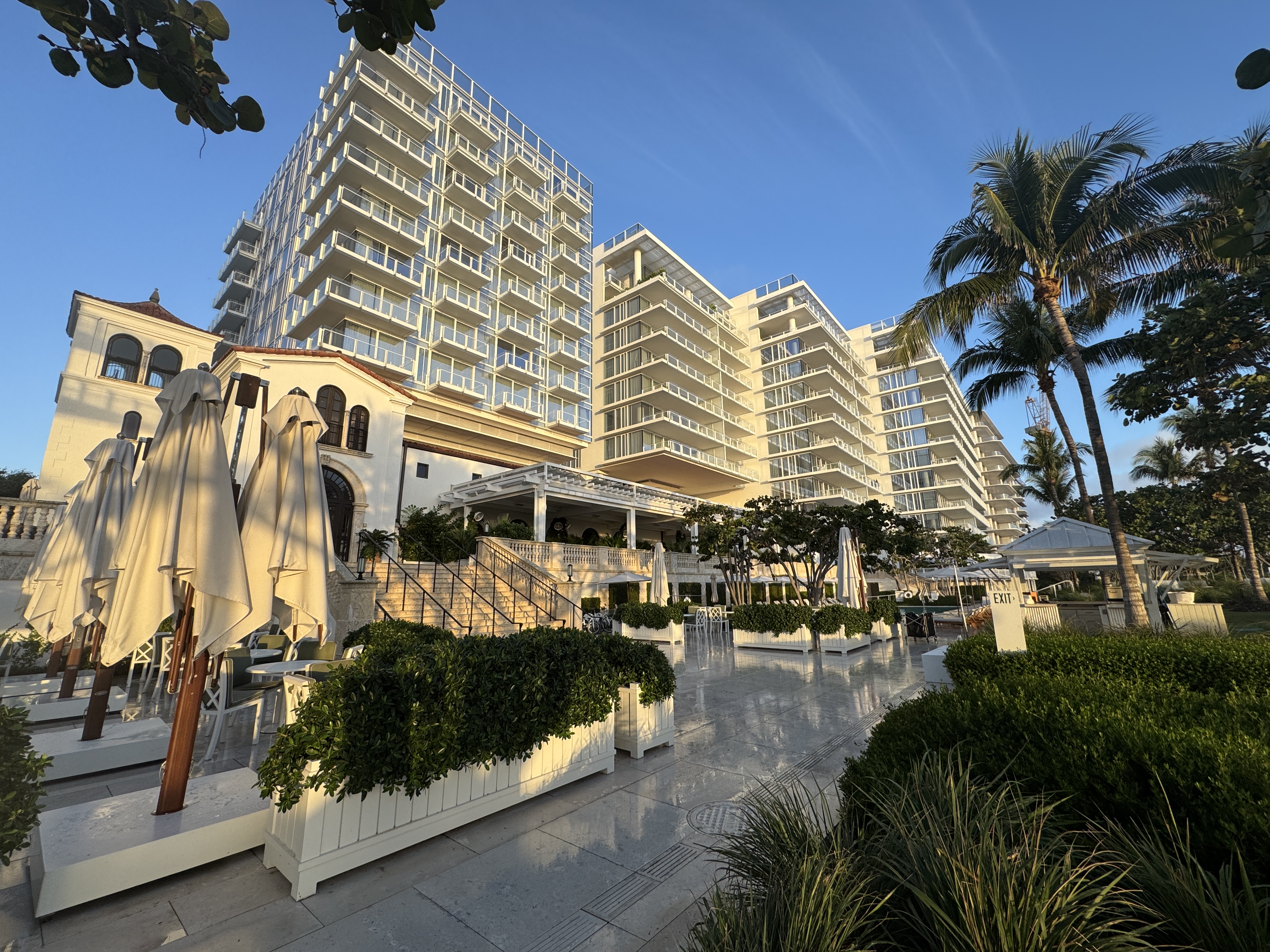 Four Seasons Surf Club Winstons Between Pools Four Seasons Surf Club Winstons Between Pools
