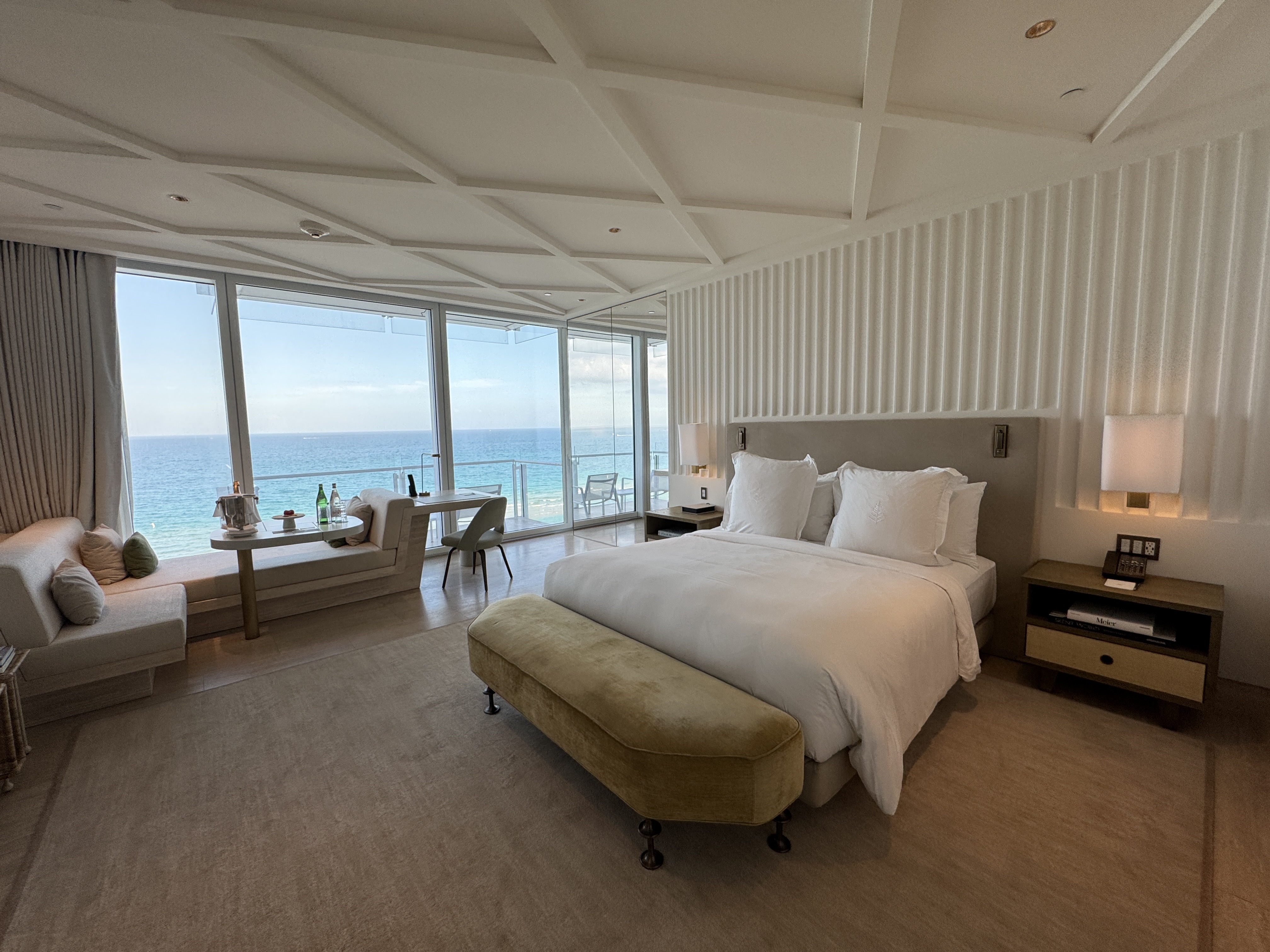 Four Seasons Surf Club high ceilings room Four Seasons Surf Club high ceilings room