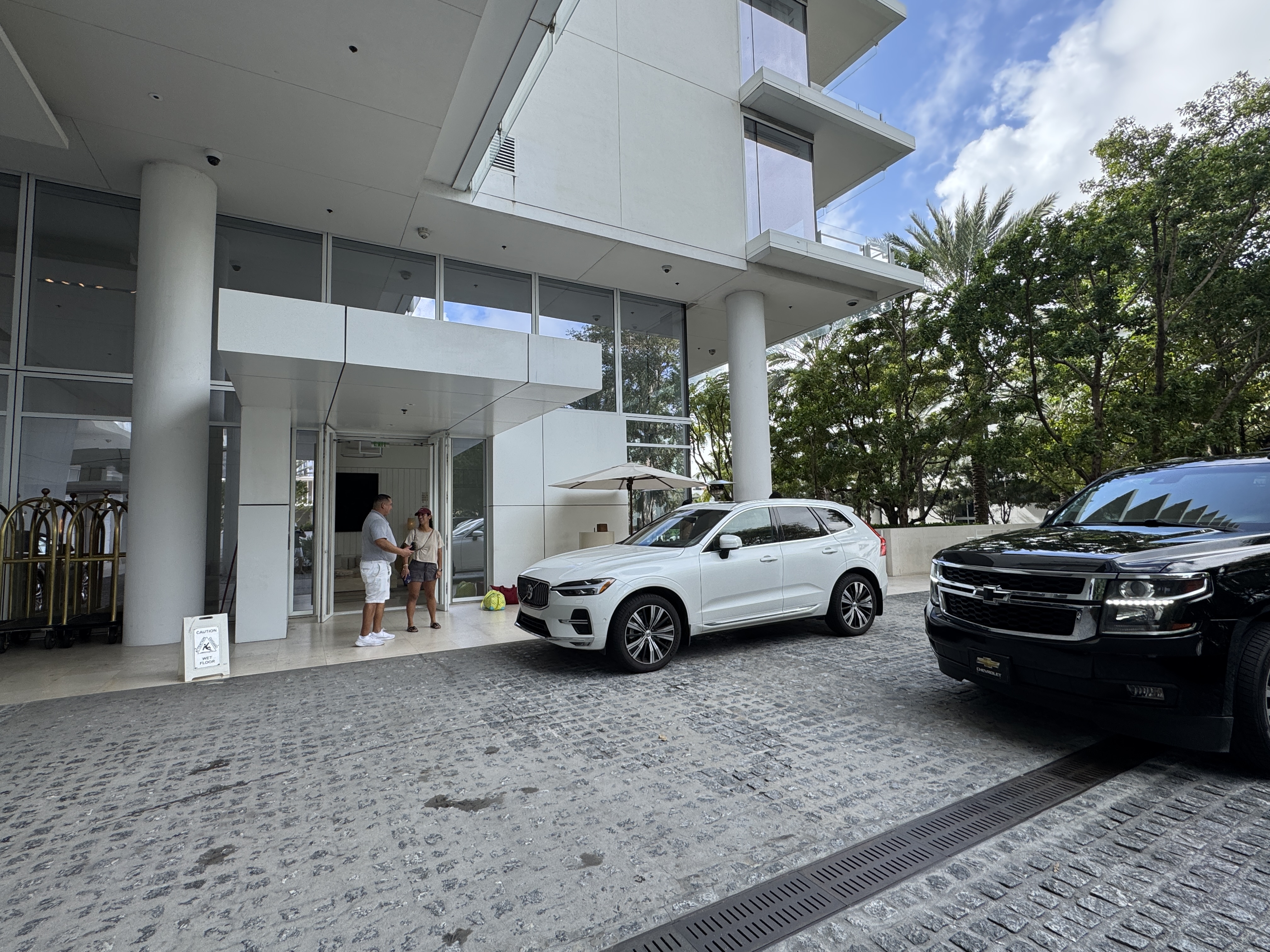 Four Seasons Surf Club Valet Entrance Four Seasons Surf Club Valet Entrance