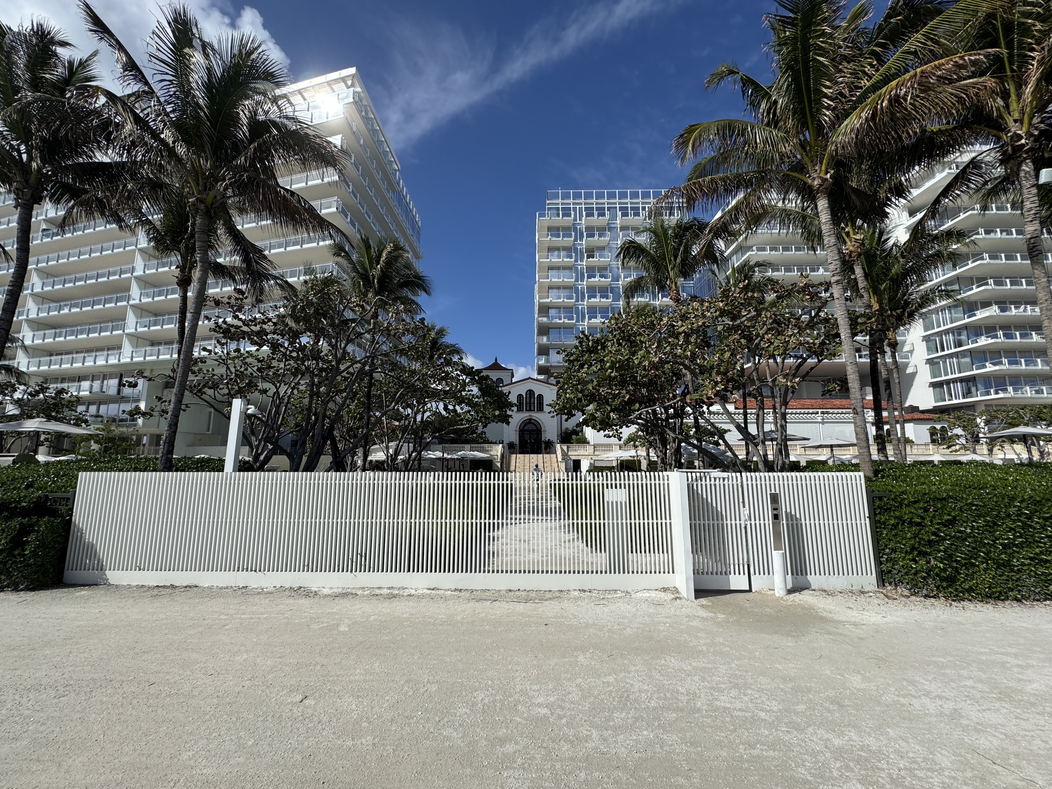 Gate Four Seasons Surf Club Gate Four Seasons Surf Club