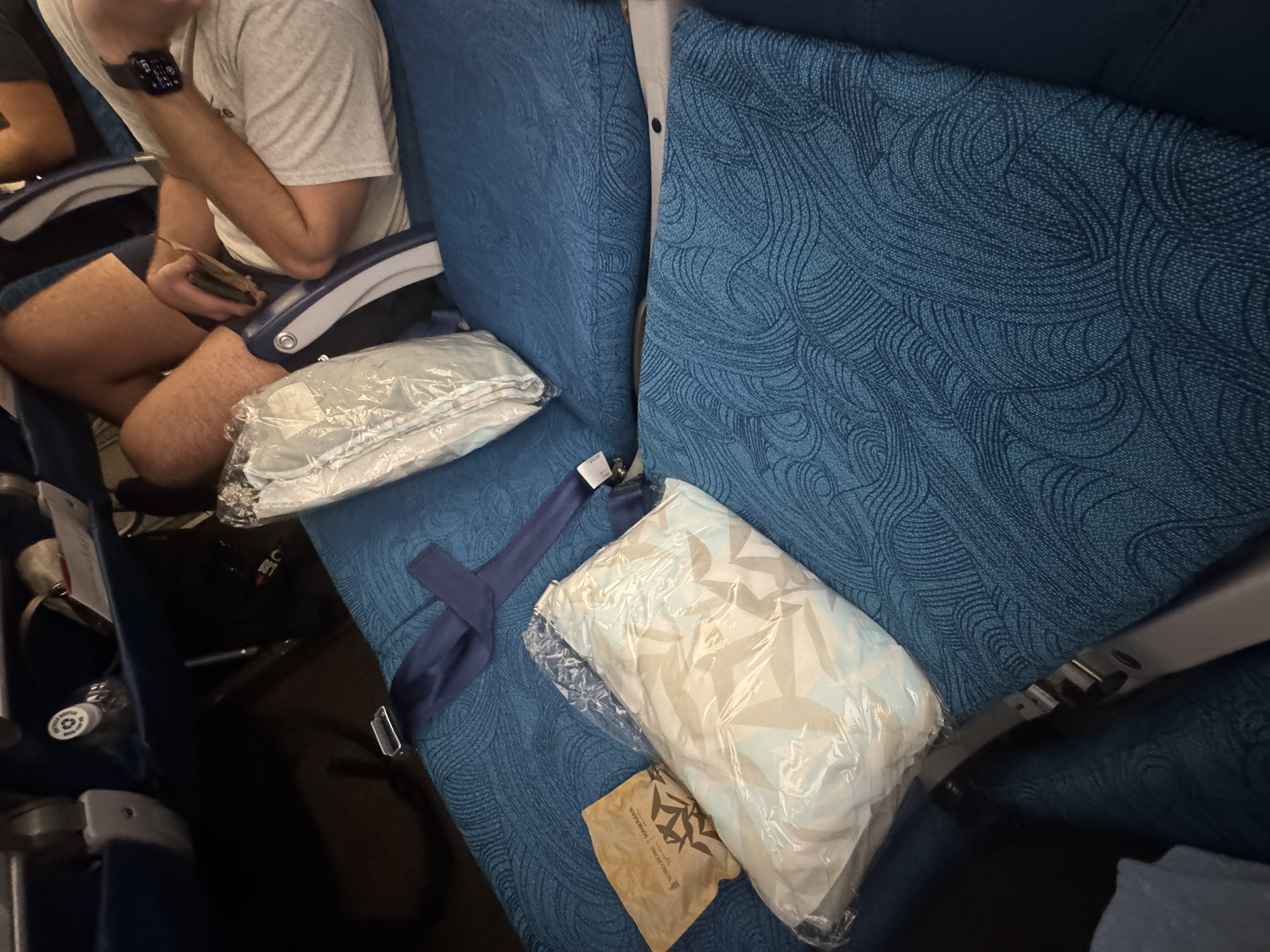 Hawaiian Airlines Empty Middle Seat