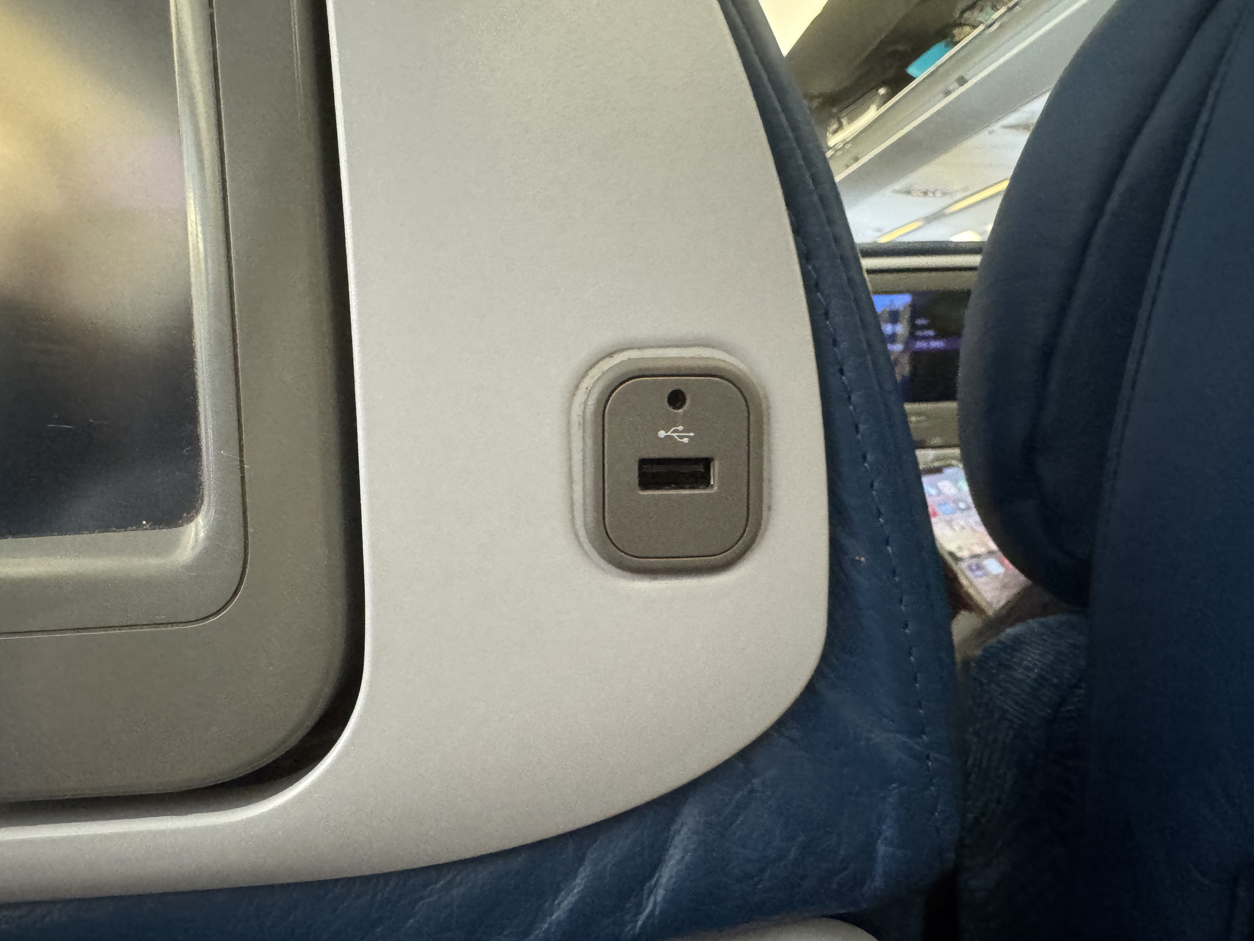 Hawaiian Airlines USB Port