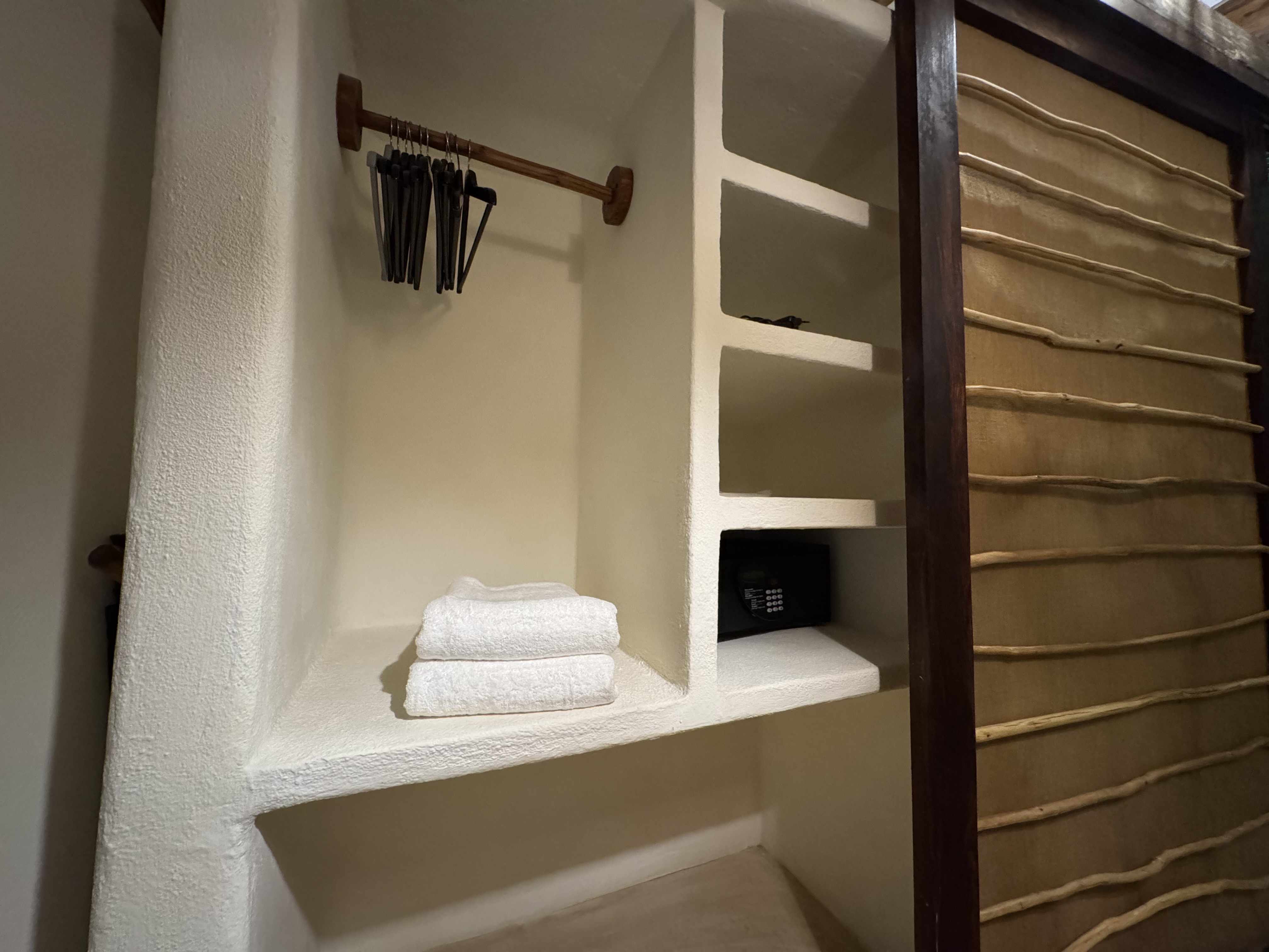 Hotel Villas Flamingos bathroom closet