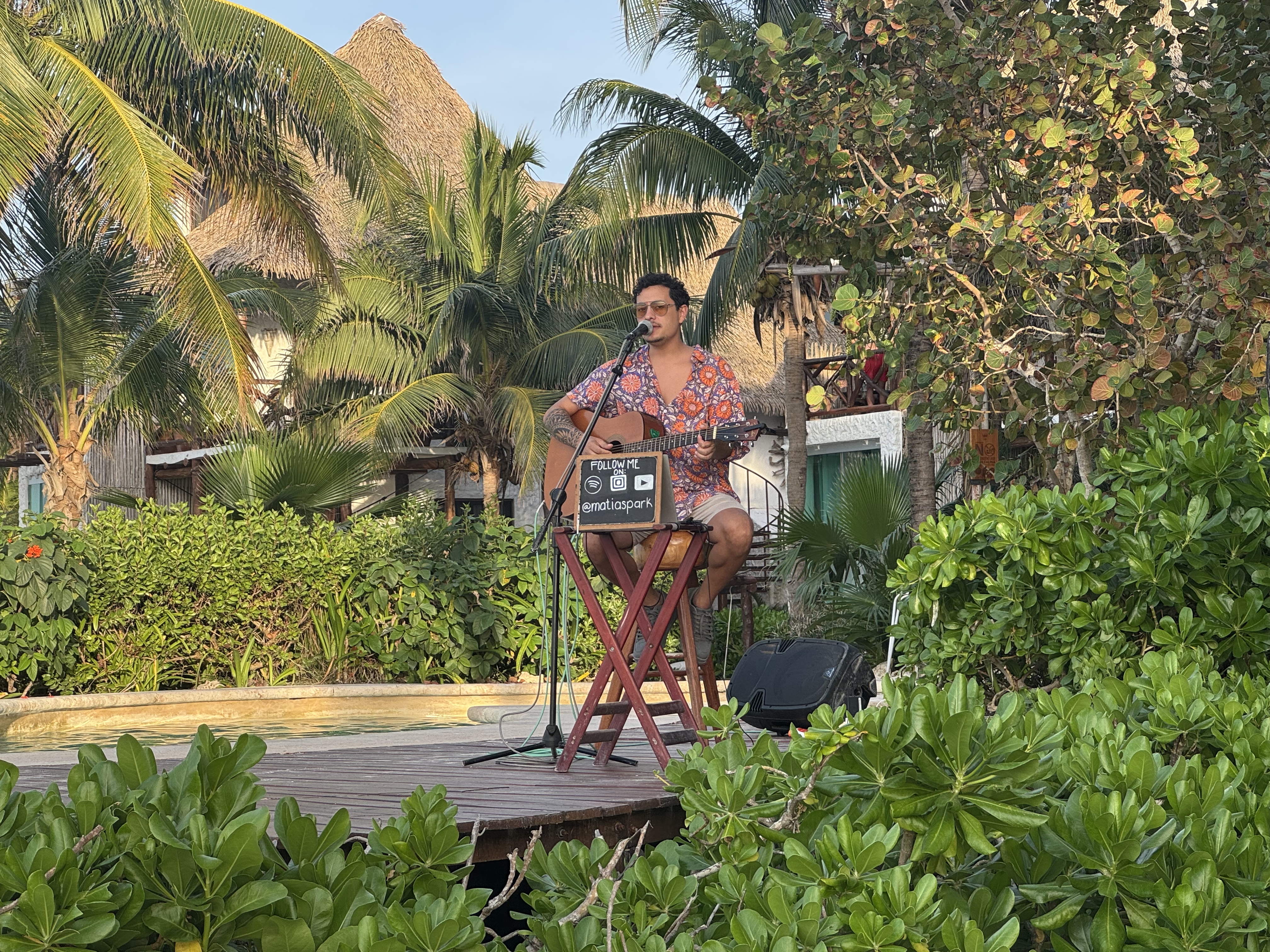 Hotel Villas Flamingos singer near pool