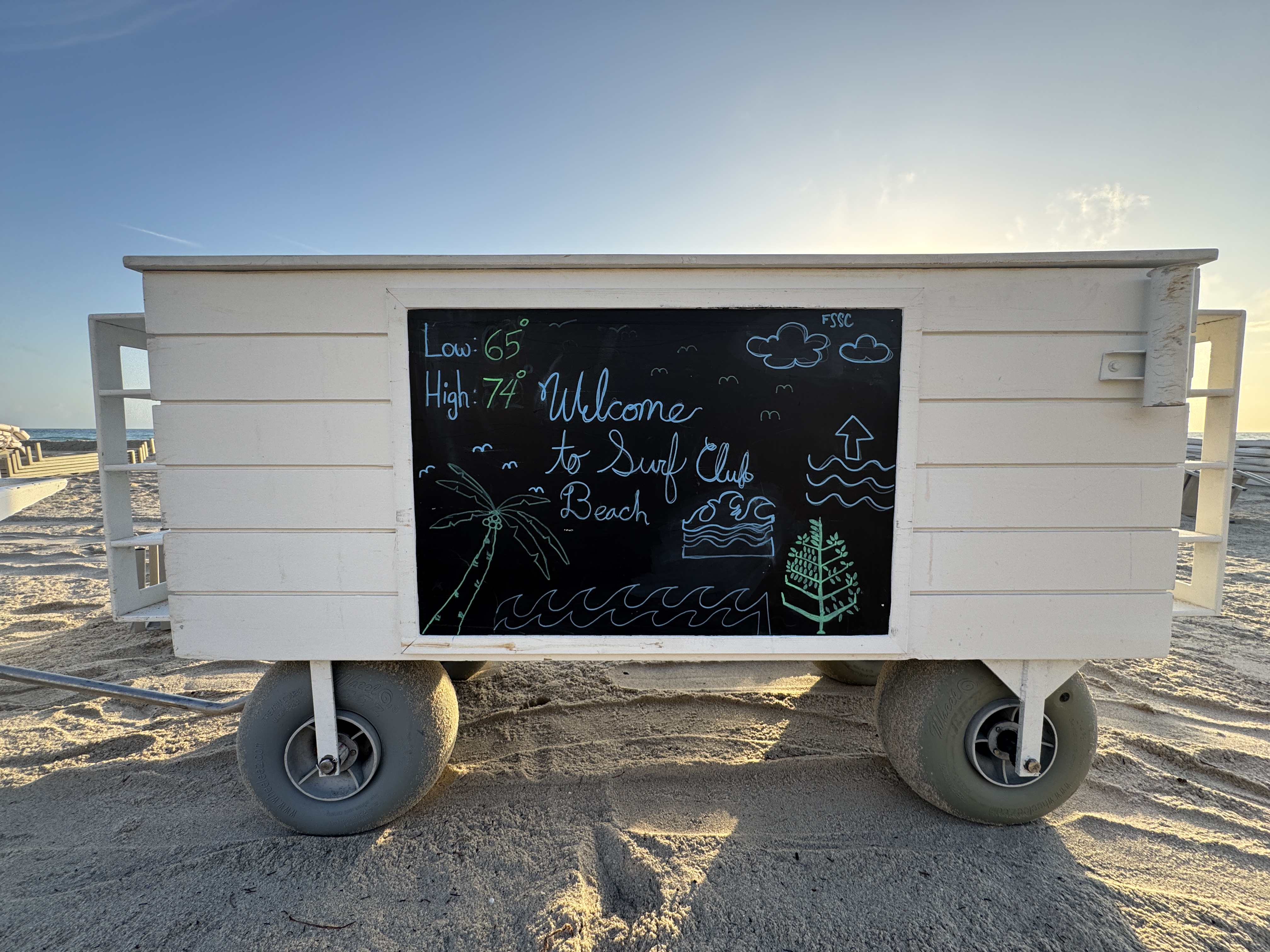 Four Seasons Surf Club beach cart Four Seasons Surf Club beach cart