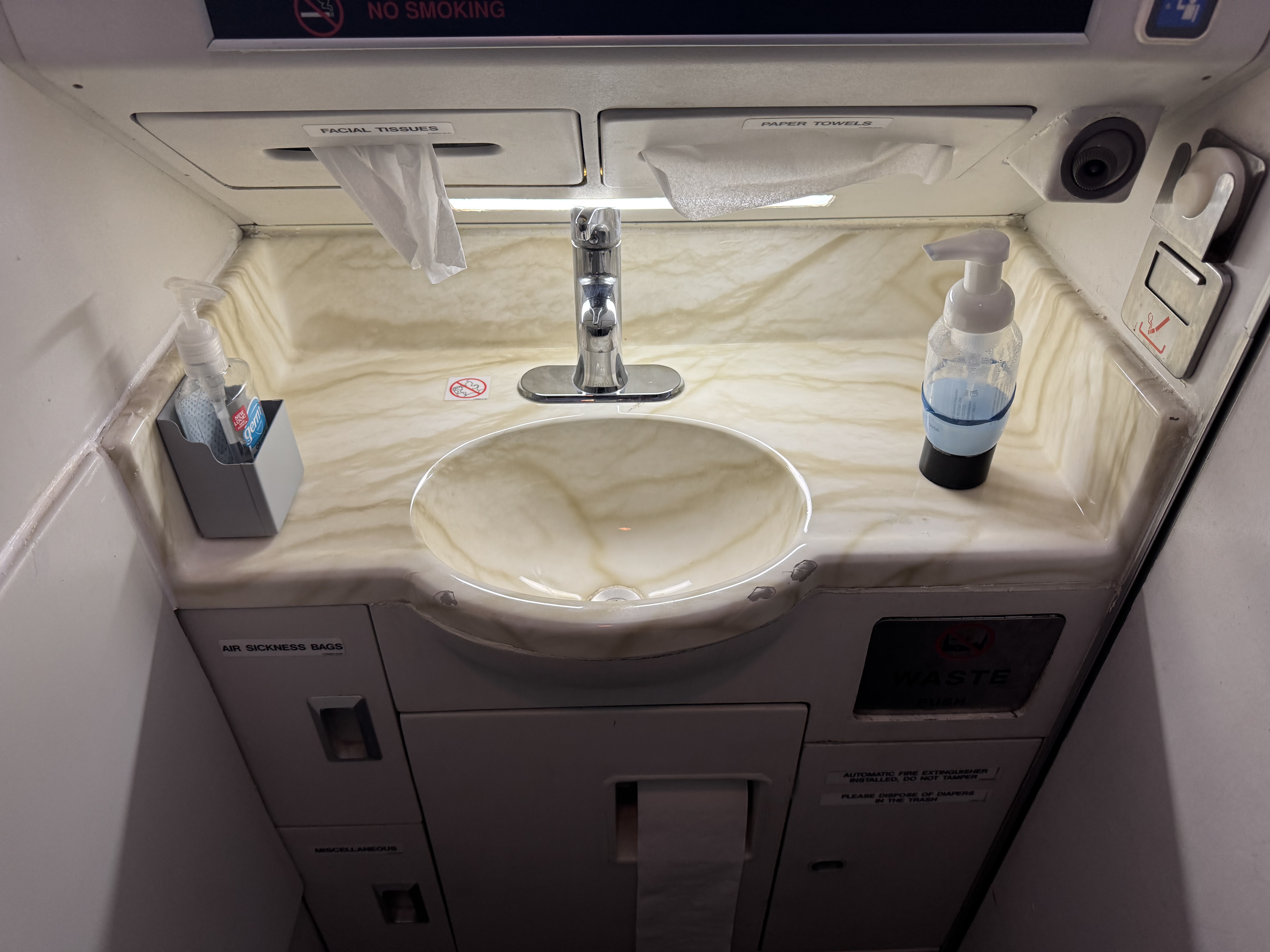 JSX Embraer ERJ135 lavatory JSX Embraer ERJ135 lavatory