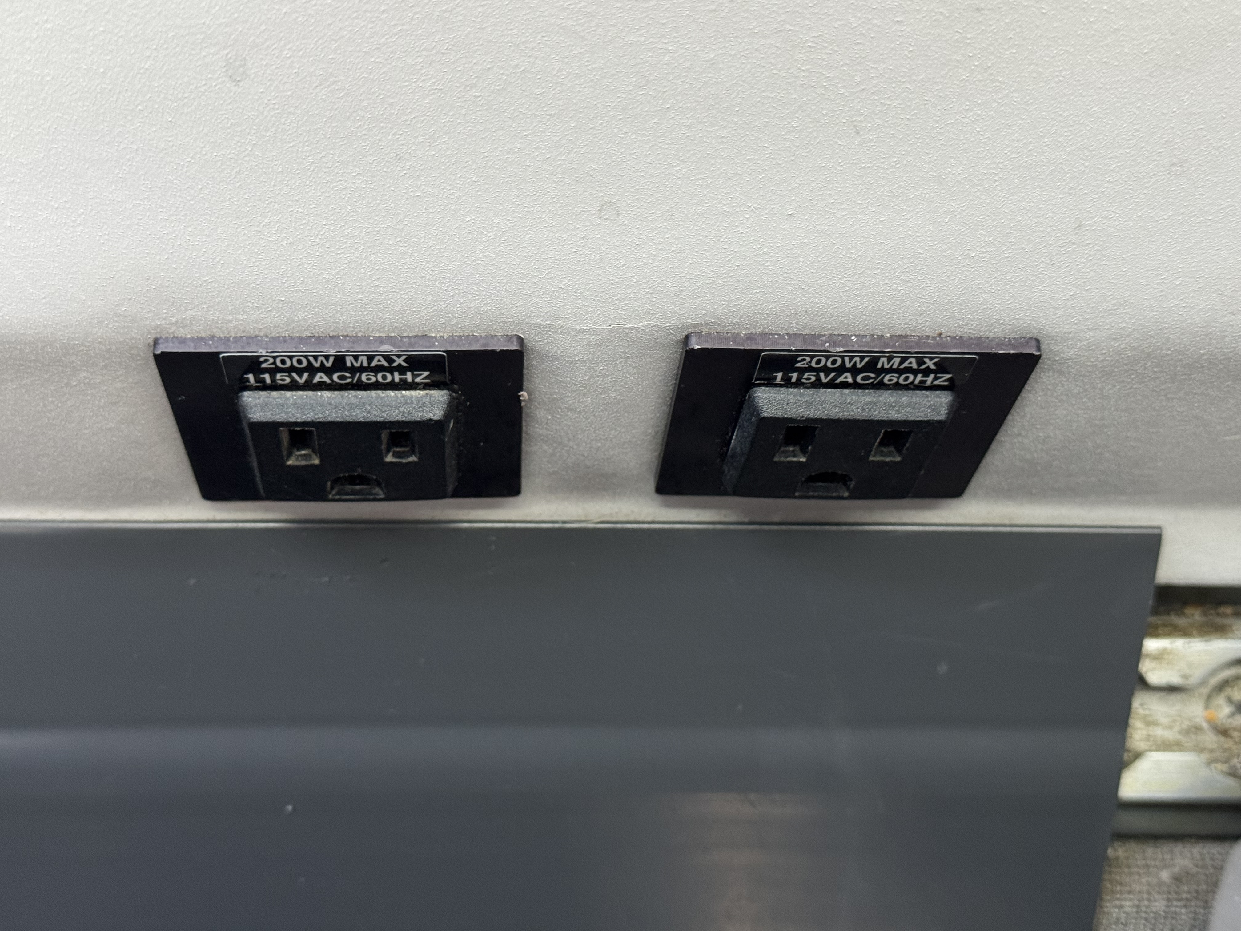 JSX Embraer ERJ135 outlets by seat JSX Embraer ERJ135 outlets by seat
