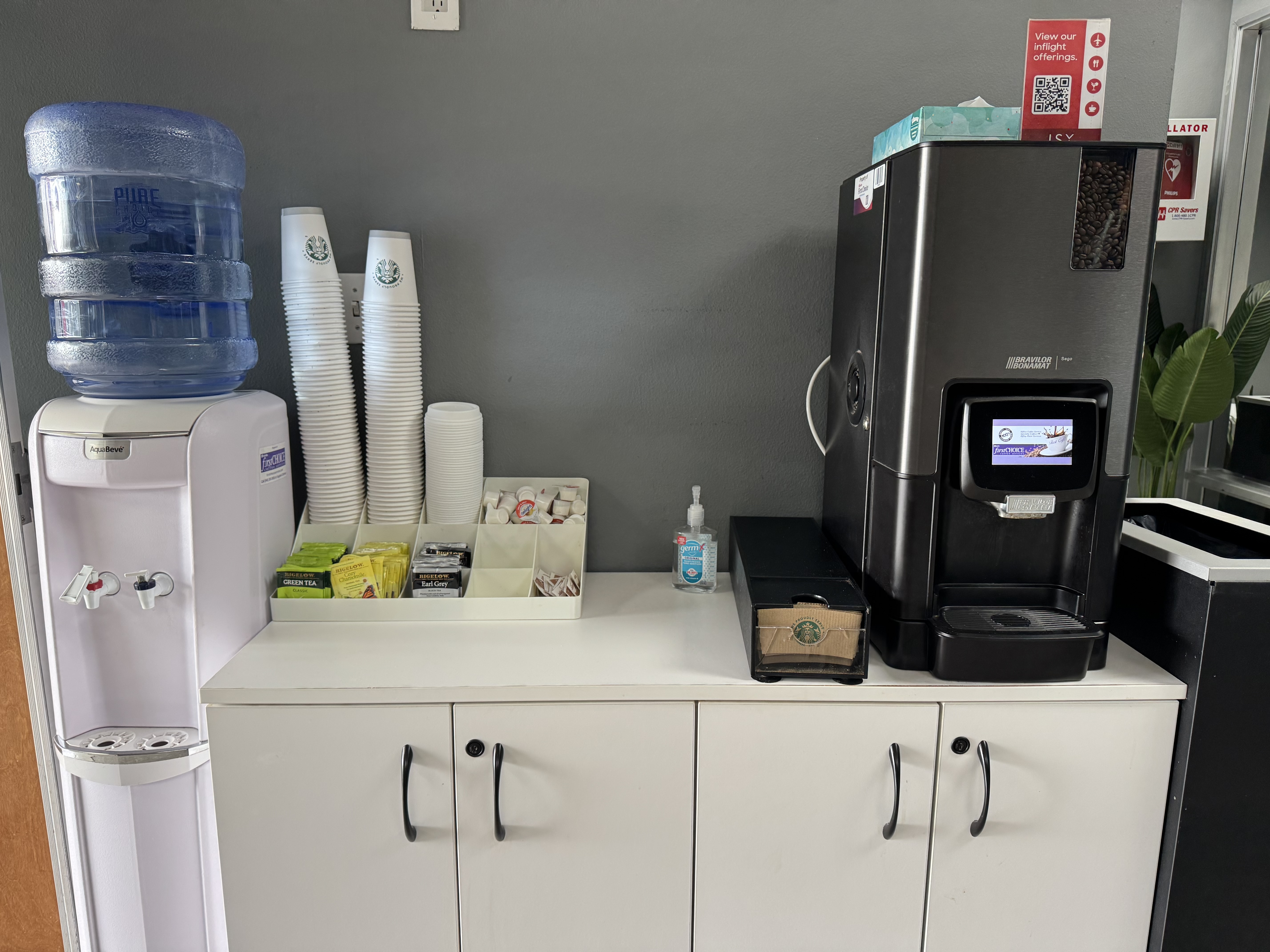 JSX lounge SNA drink station JSX lounge SNA drink station