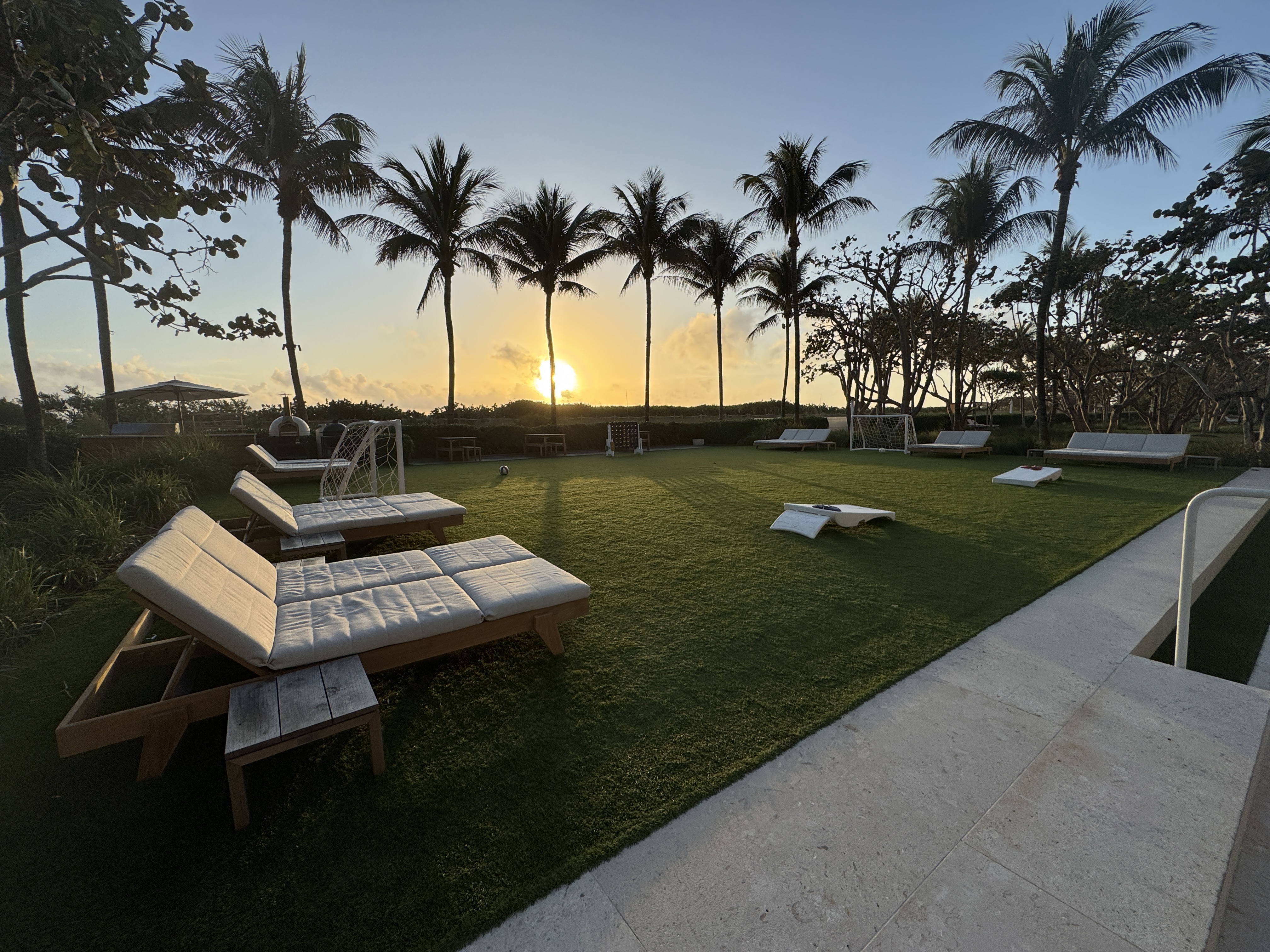 Lawn Four Seasons Surf Club Lawn Four Seasons Surf Club