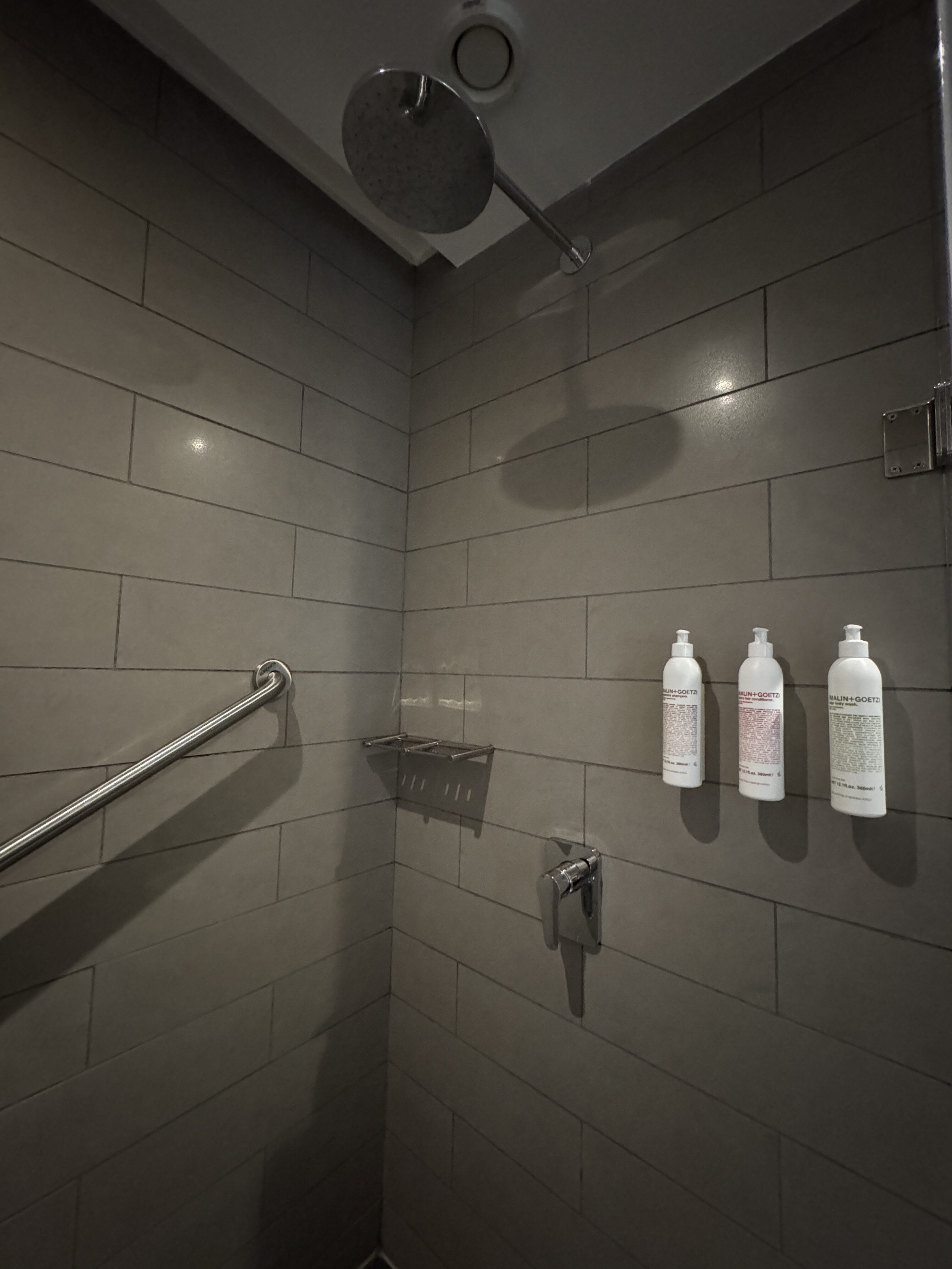 Le Meridien Goa Calangute king bathroom shower Le Meridien Goa Calangute king bathroom shower