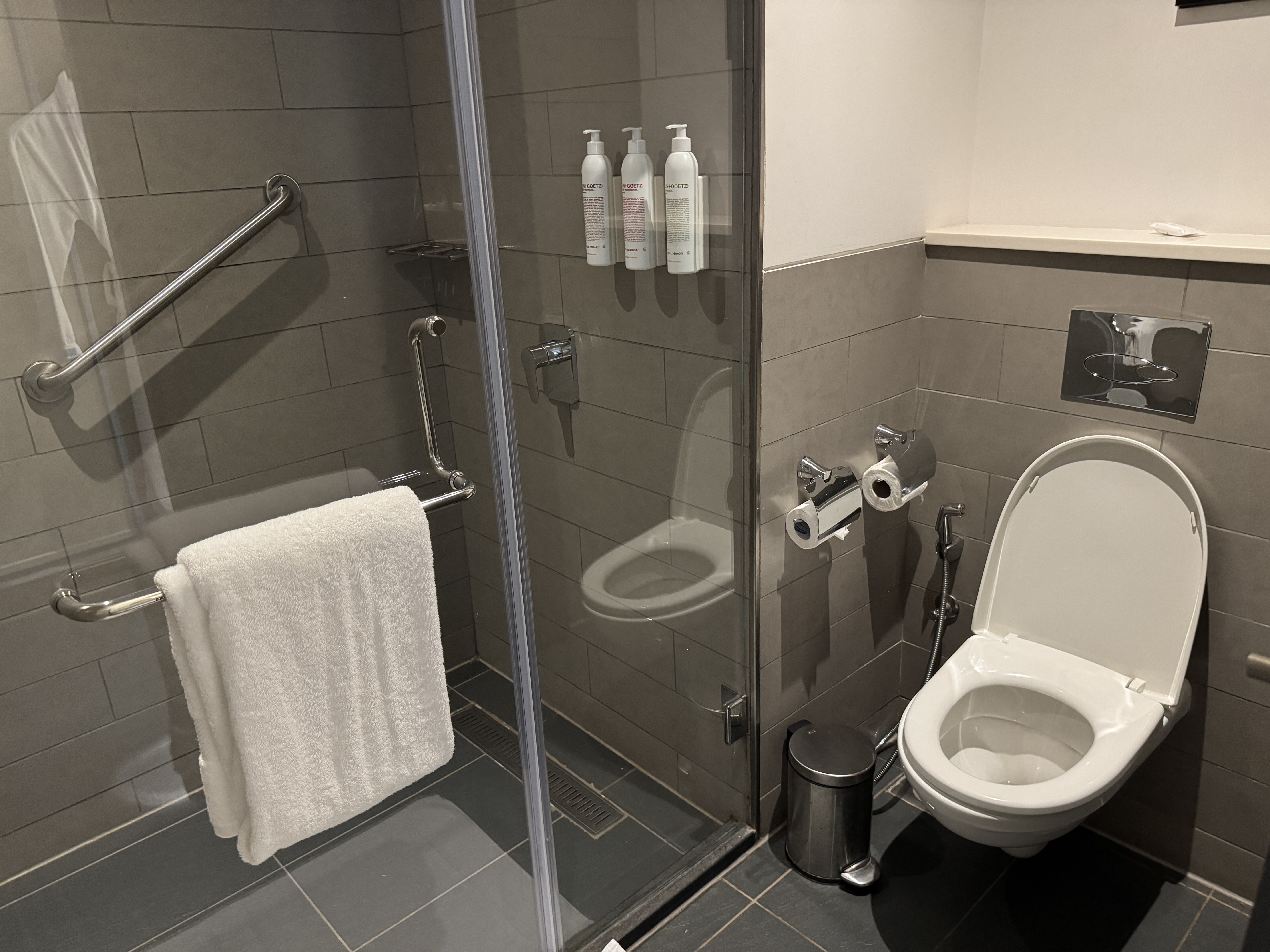 Le Meridien Goa Calangute king bathroom toilet Le Meridien Goa Calangute king bathroom toilet
