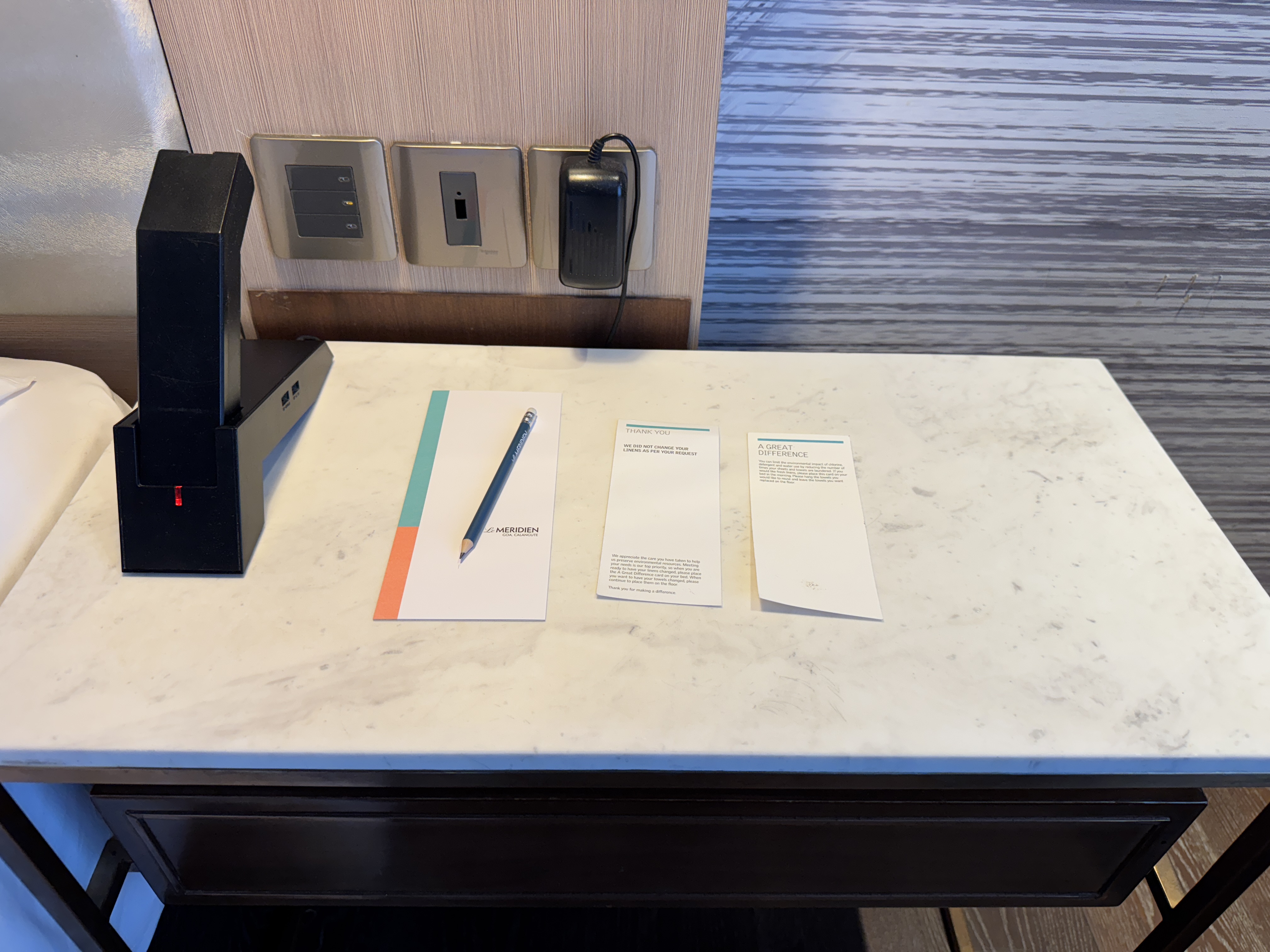 Le Meridien Goa Calangute king left nightstand Le Meridien Goa Calangute king left nightstand