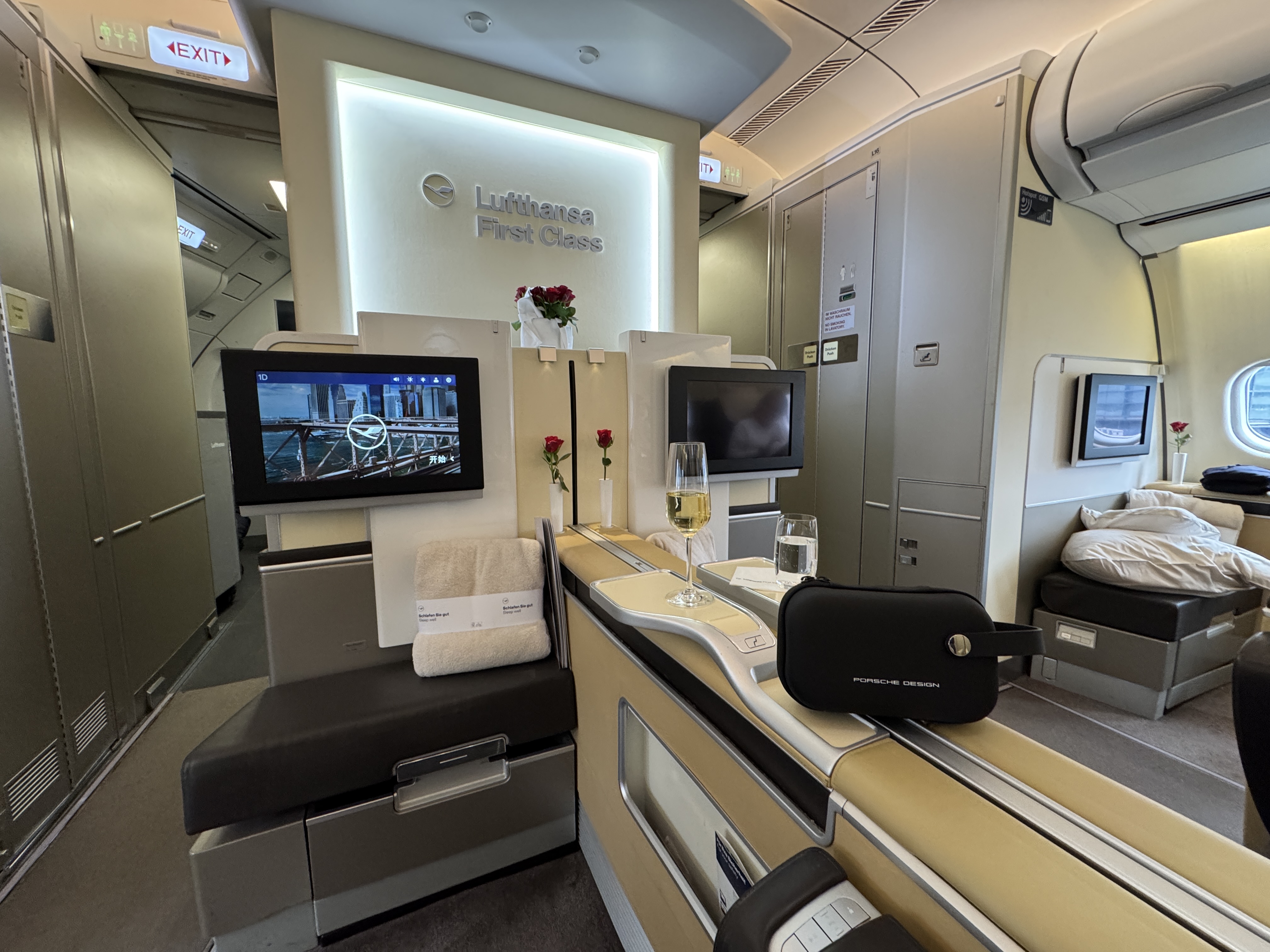 Lufthansa first class A340 cabin