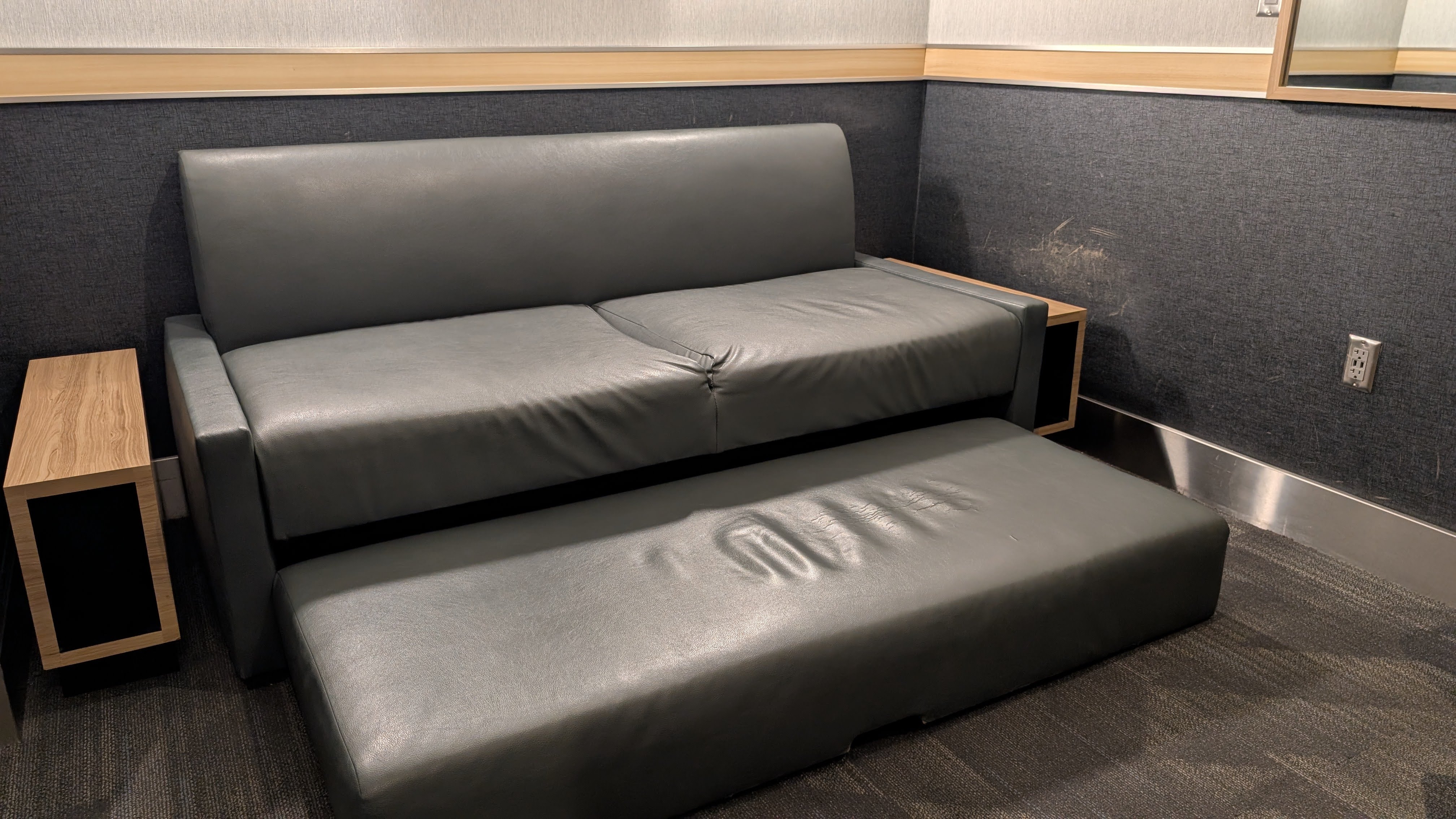 Minute Suites Terminal C IAH trundle sofa bed Minute Suites Terminal C IAH trundle sofa bed