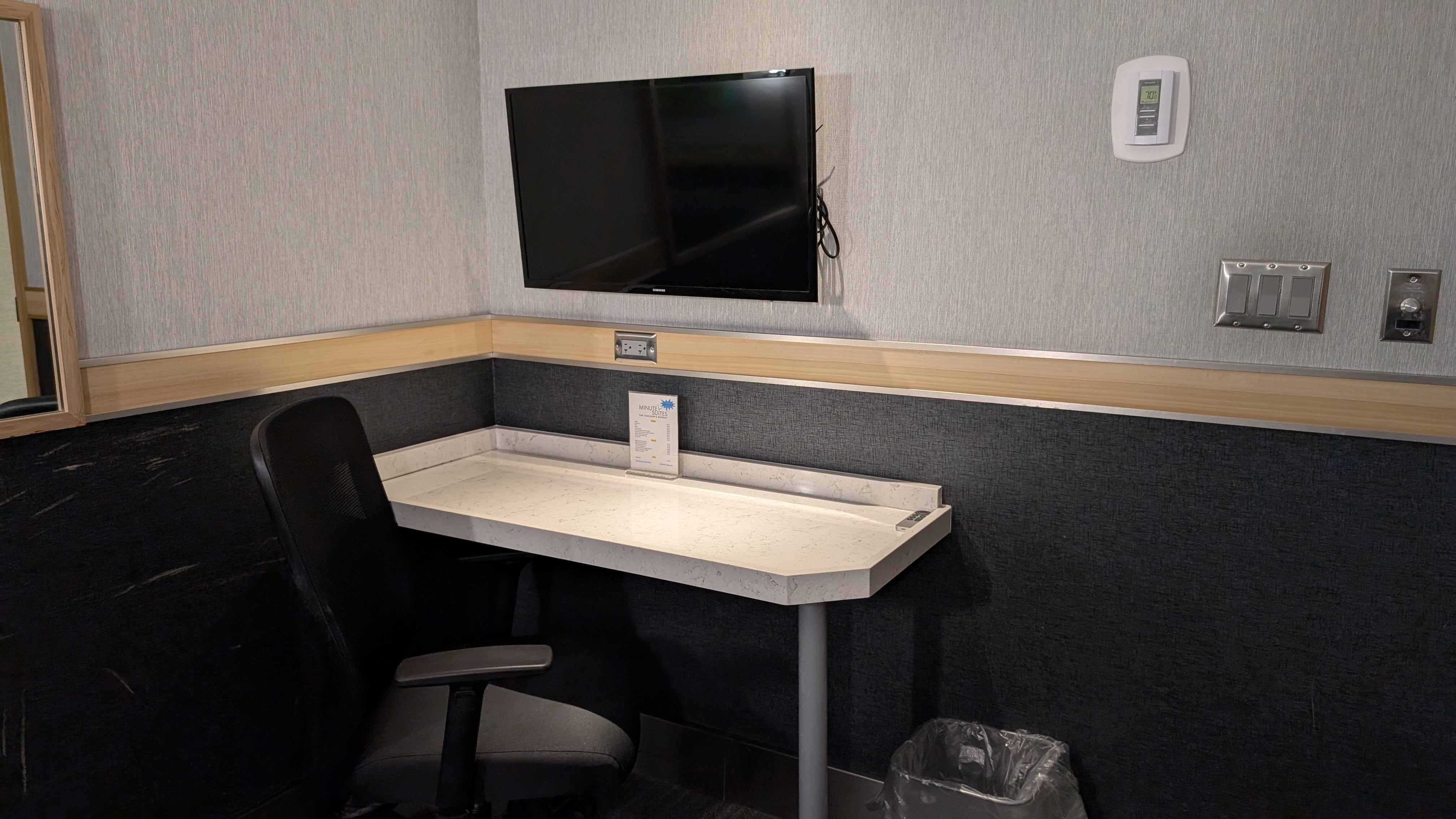 Minute Suites Terminal C IAH workspace Minute Suites Terminal C IAH workspace