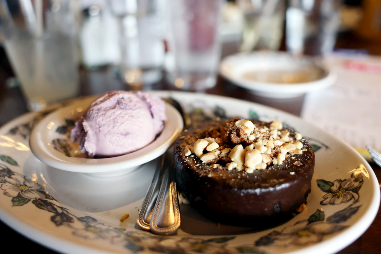 Multnomah Falls Lodge desserts