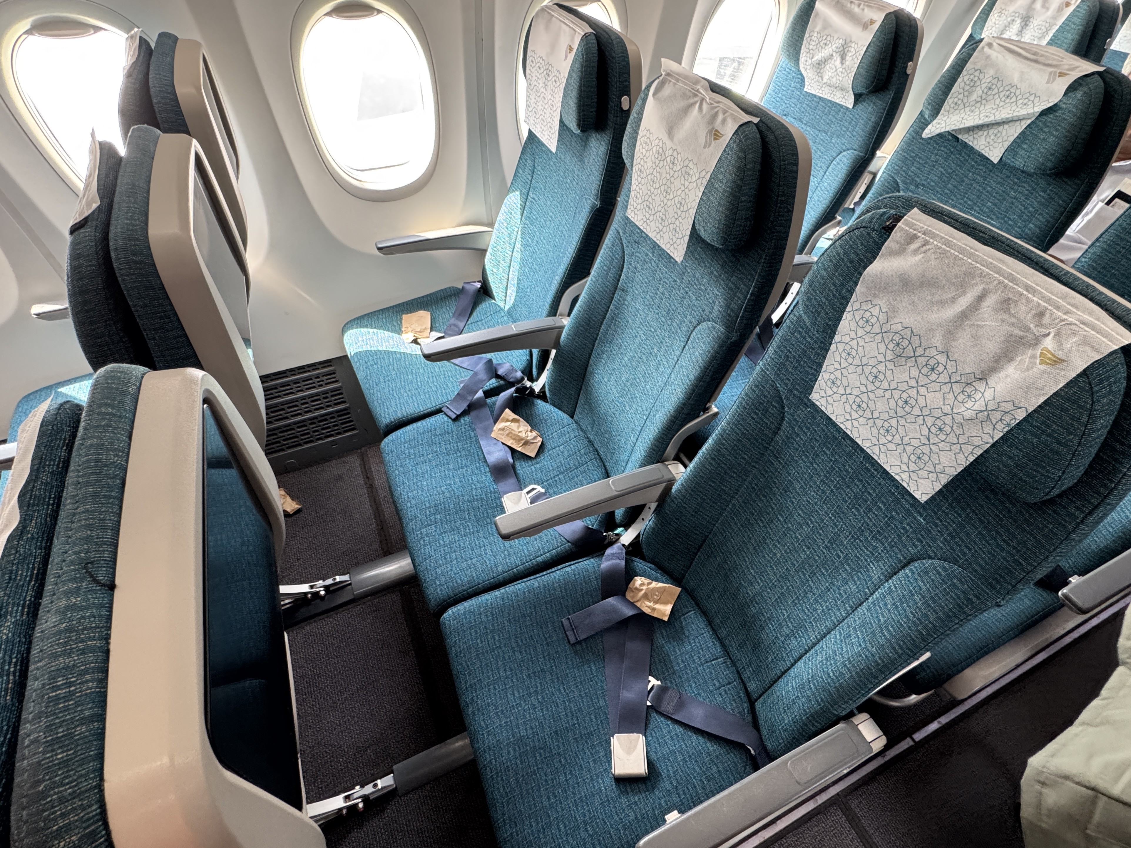 Oman Air GOX MCT 737 seat detail row 23