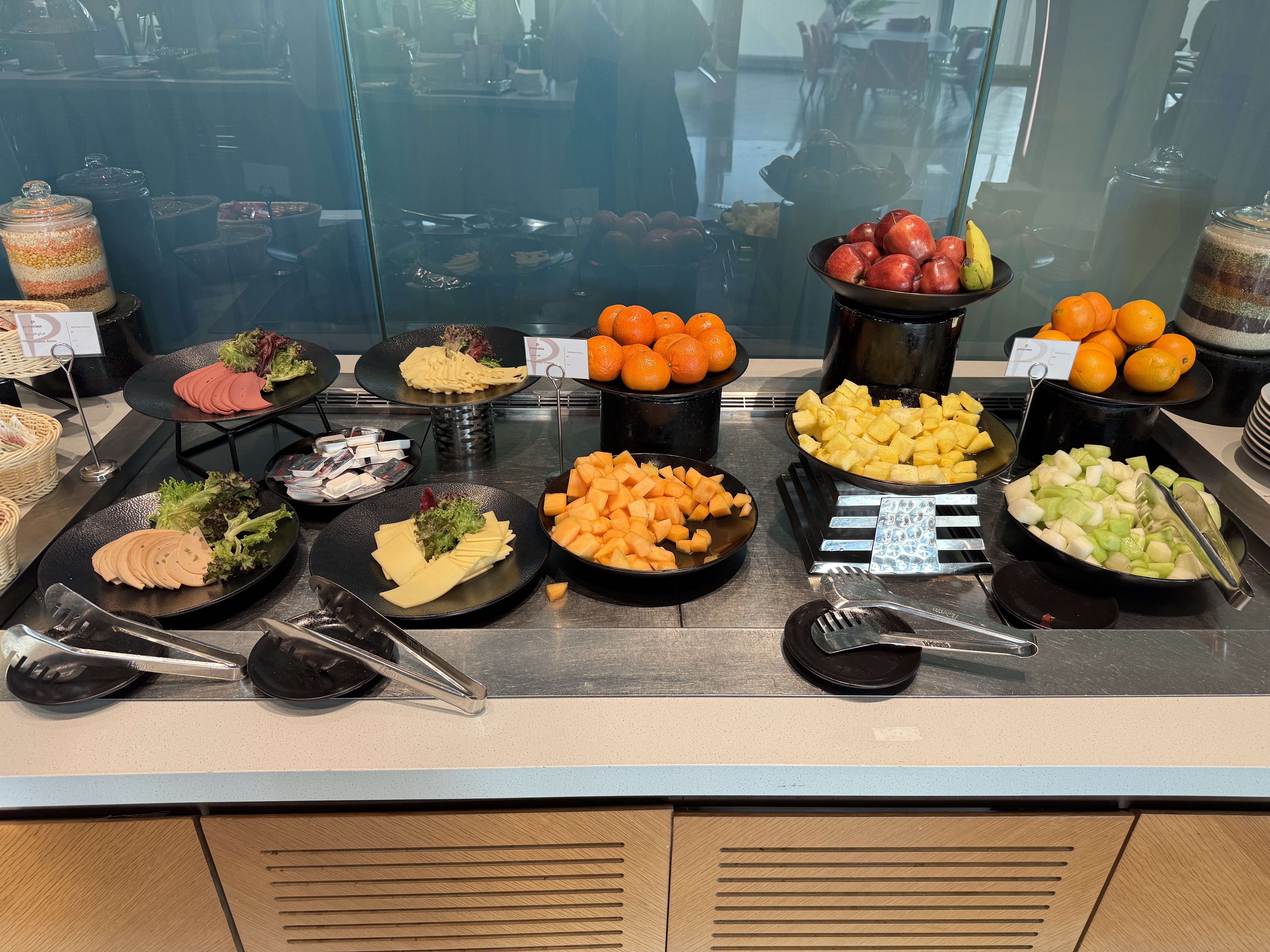 Primeclass Lounge MCT cold cuts fruit