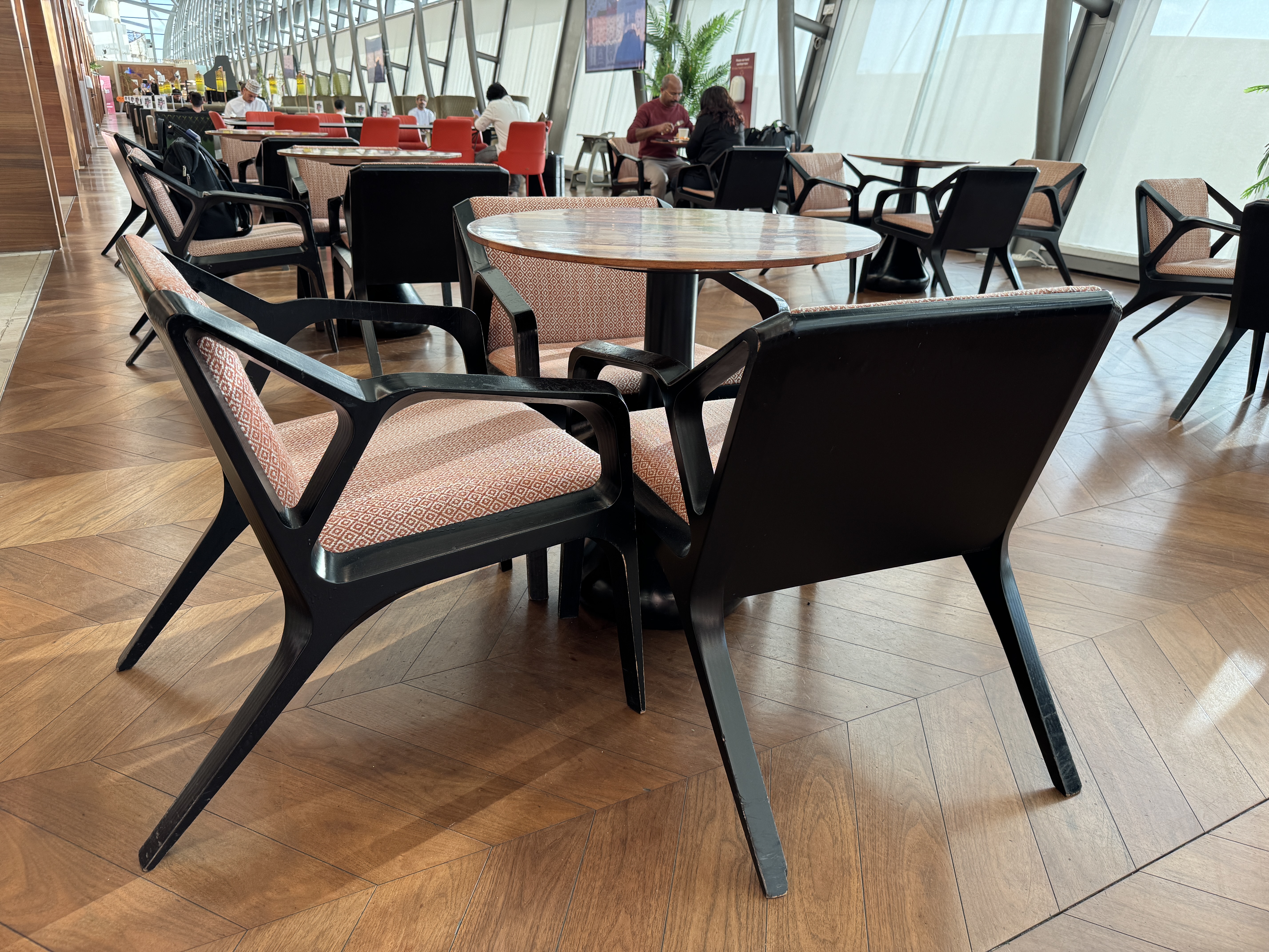 Primeclass Lounge MCT dining table